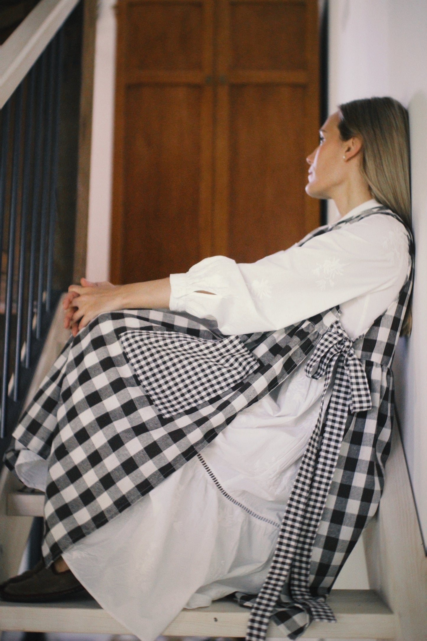 BROWN VICHY LINEN APRON WITH BOW