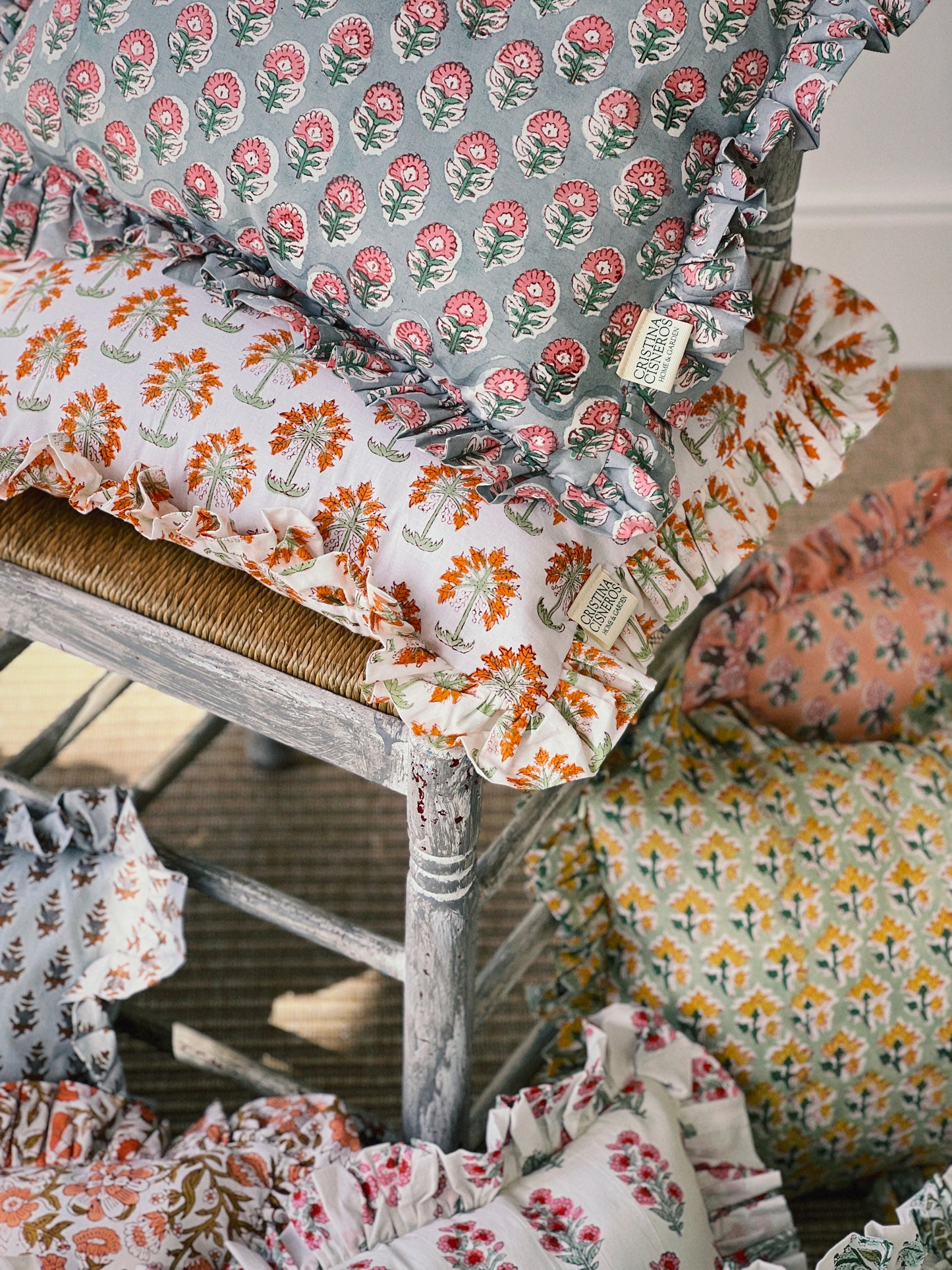 RUFFLE CUSHION BLOCK PRINT FLORAL GREY PINK