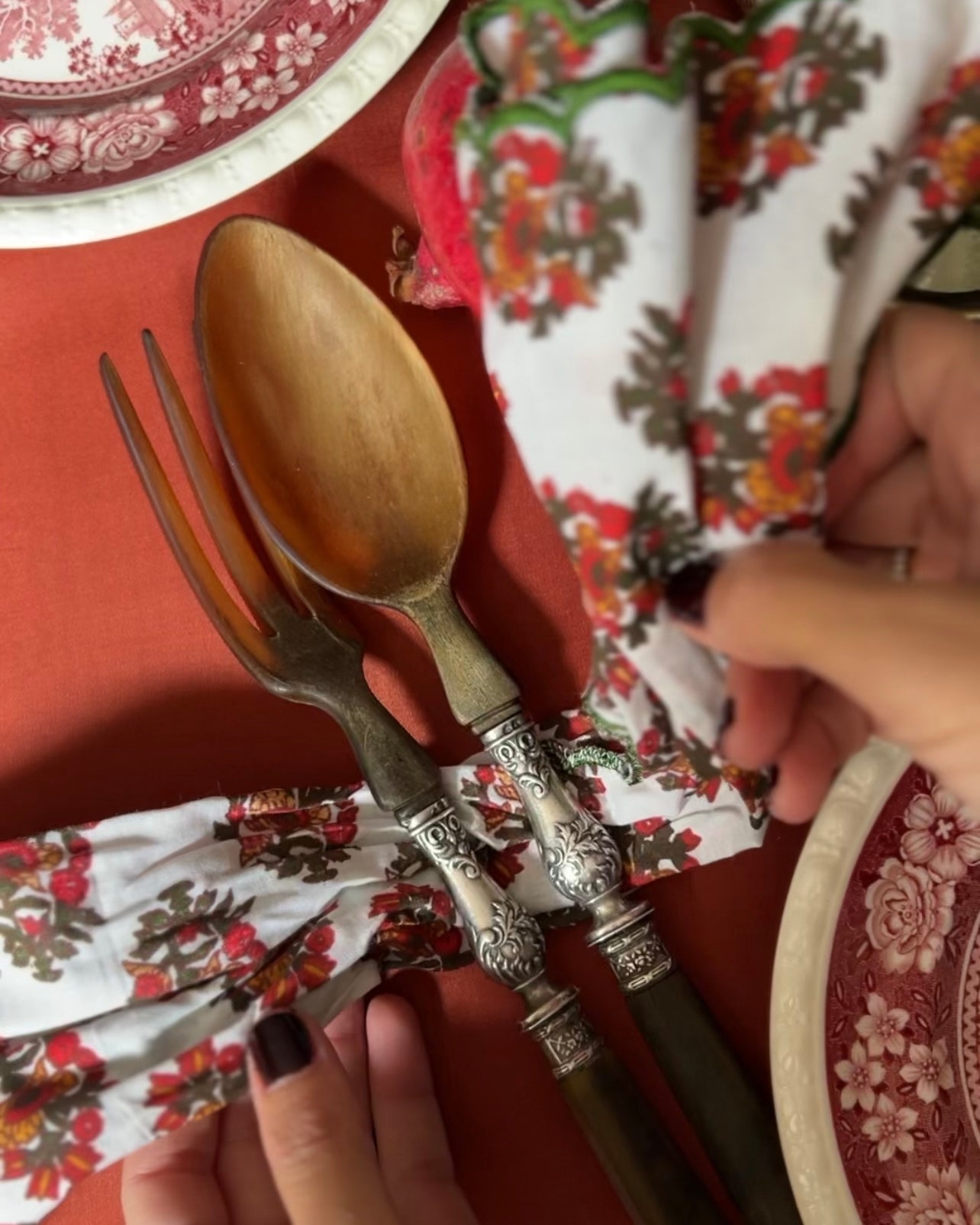 VINTAGE SALAD CUTLERY