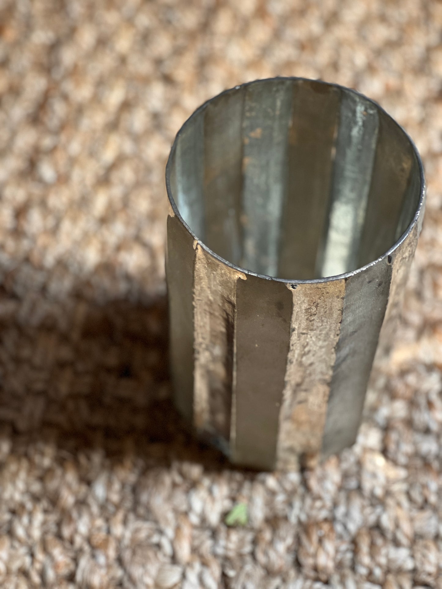 CRYSTAL VASE WITH GOLD WHITE STRIPES