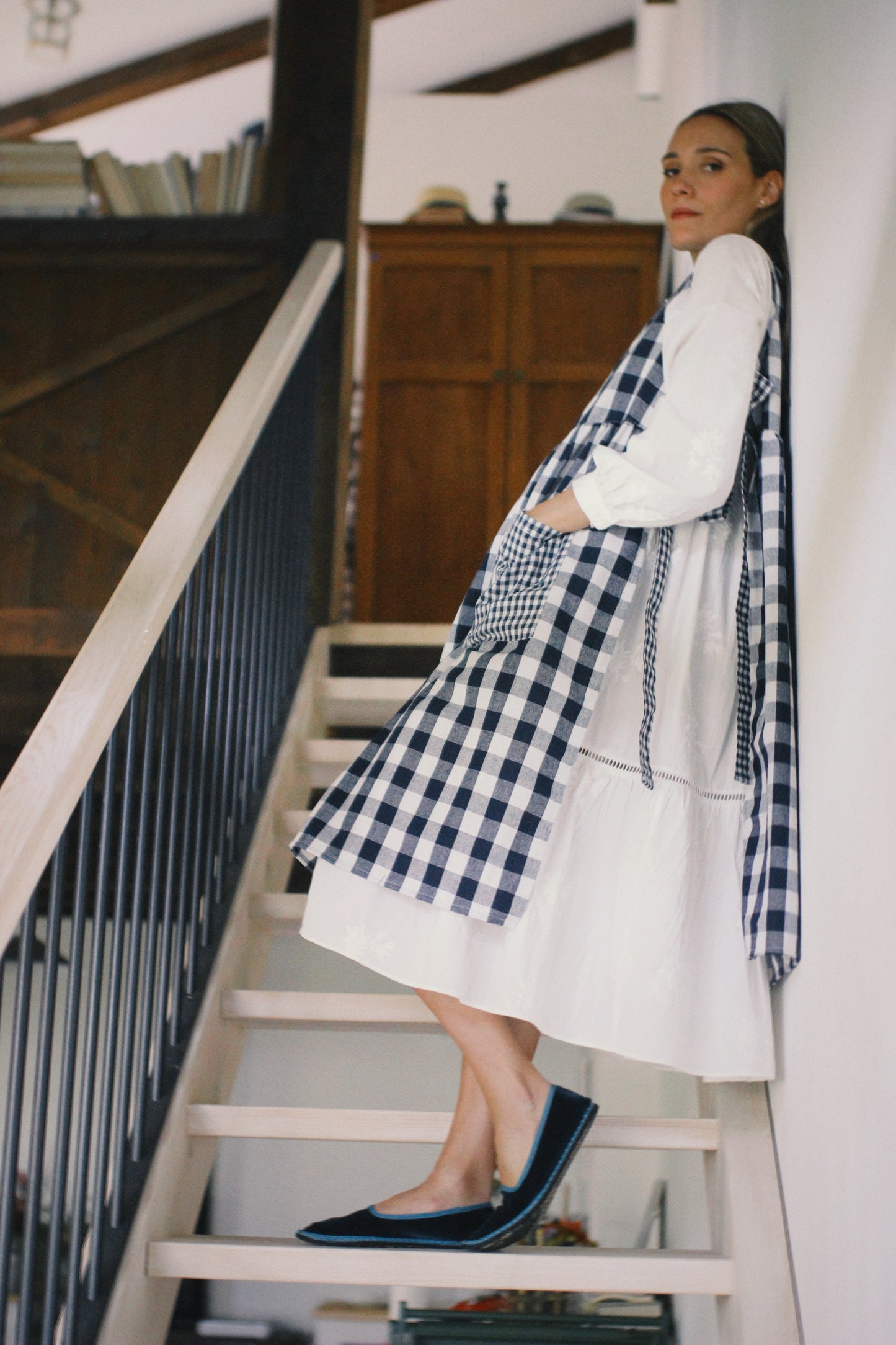 BLUE VICHY LINEN APRON WITH BOW