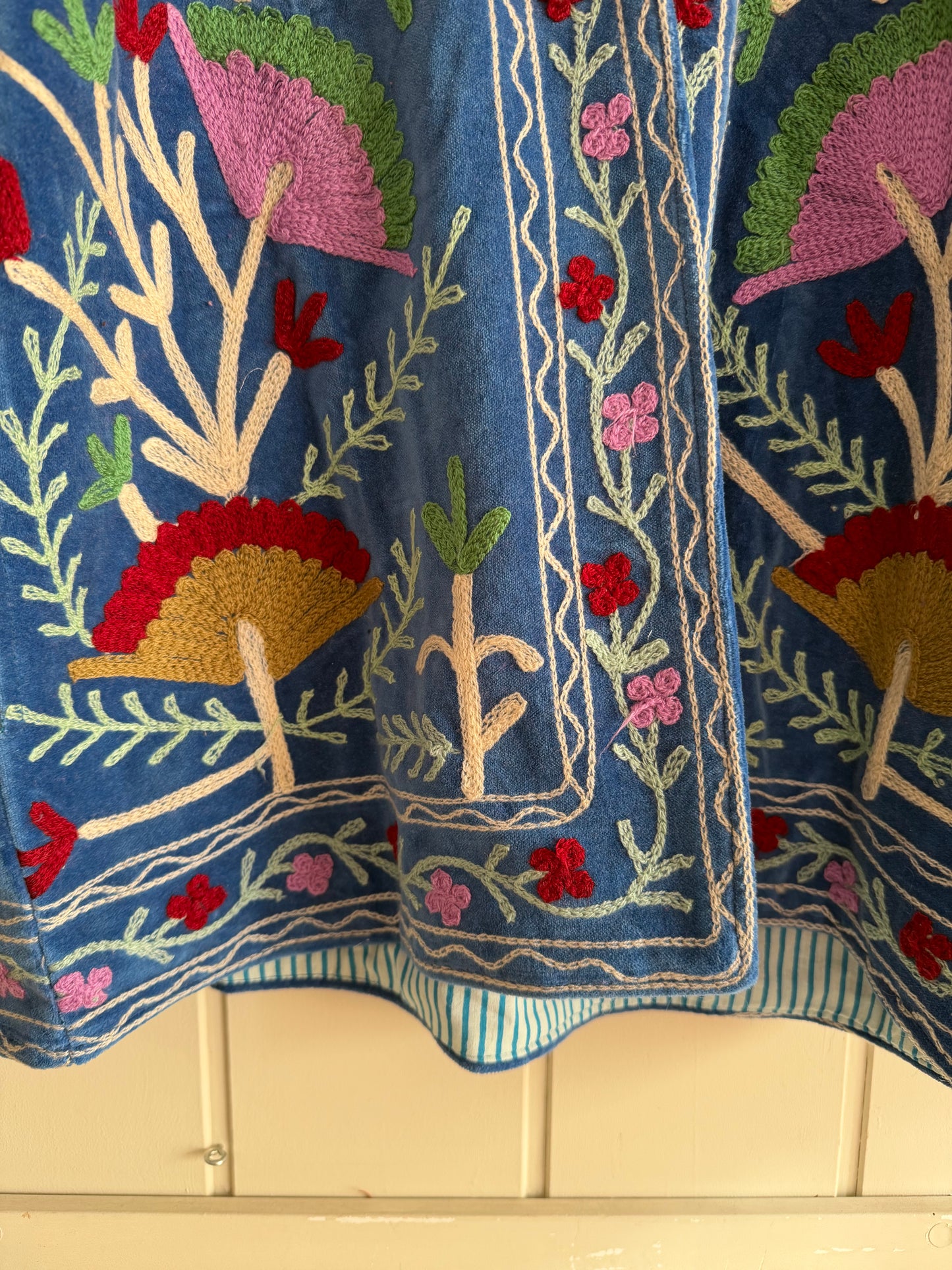 CHAQUETA SUZANI BORDADA A MANO DE TERCIOPELO 02