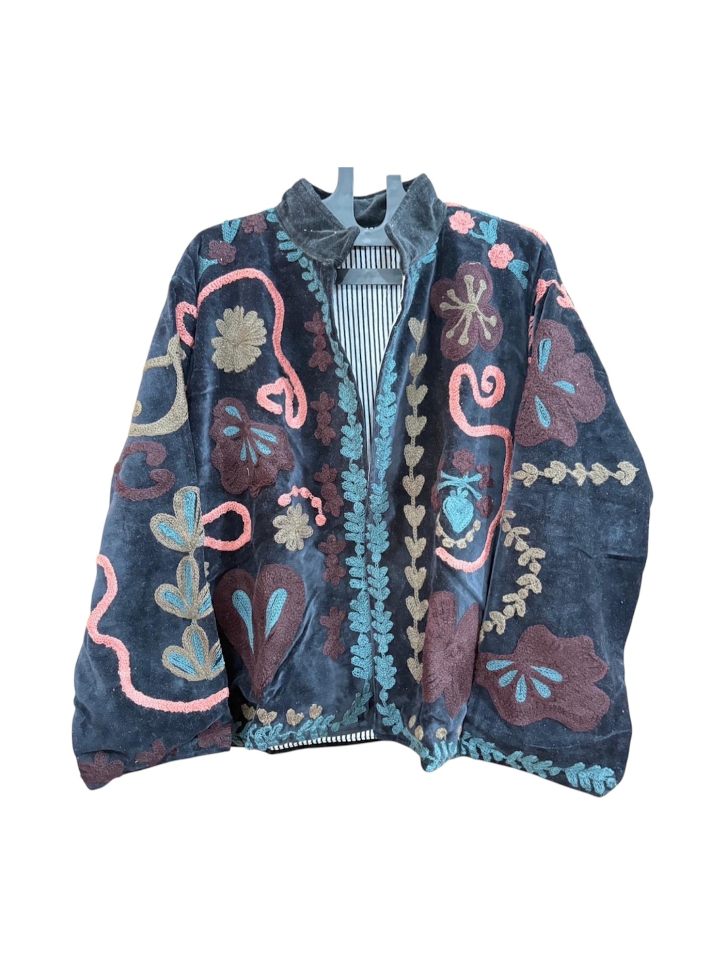 CHAQUETA BORDADA EN TERCIOPELO 07