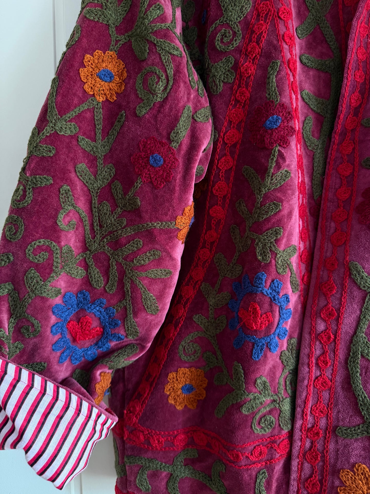 CHAQUETA SUZANI BORDADA A MANO DE TERCIOPELO 03