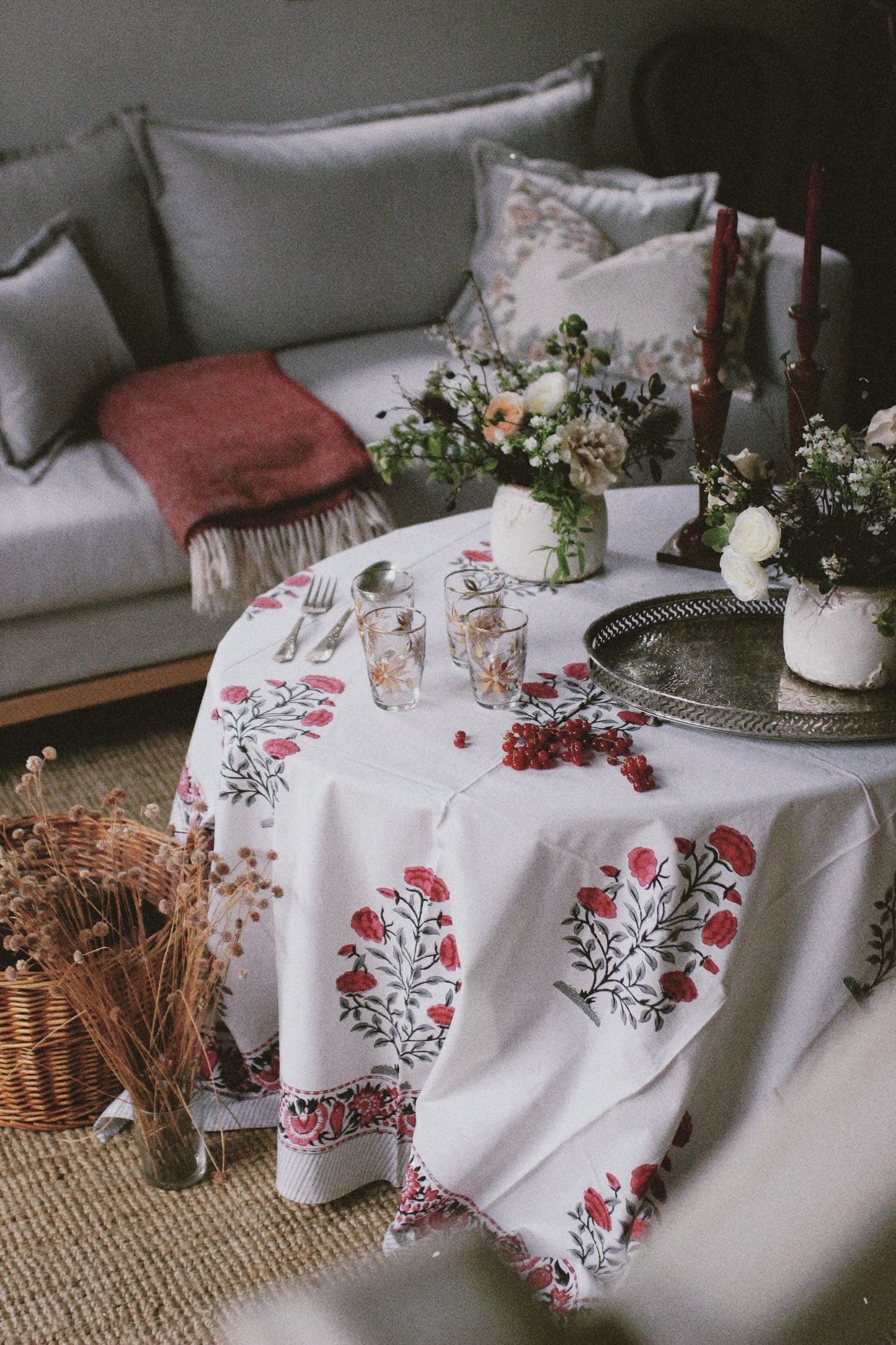 FLORAL TABLECLOTH BLOCK PRINT WHITE PINK
