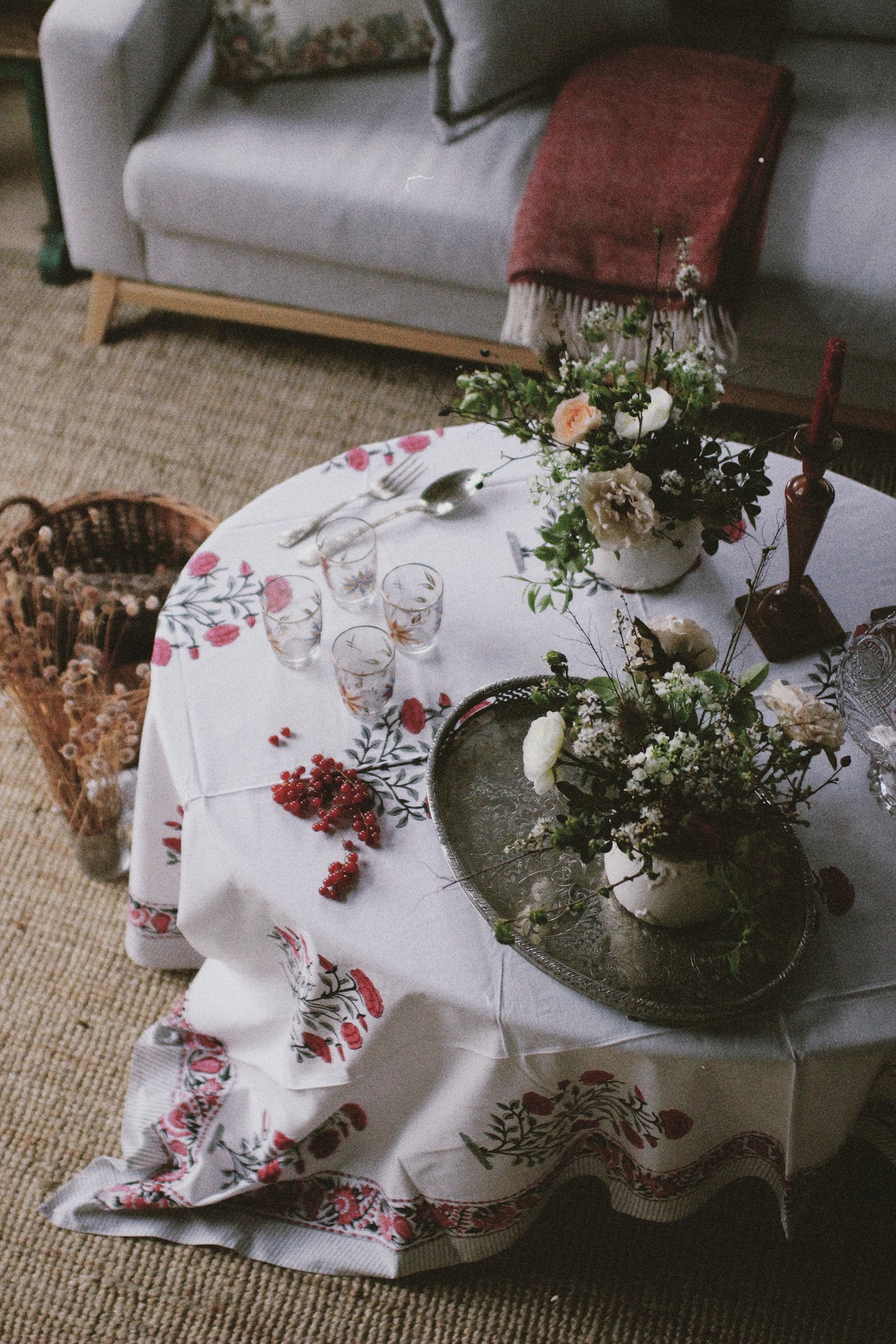 FLORAL TABLECLOTH BLOCK PRINT WHITE PINK
