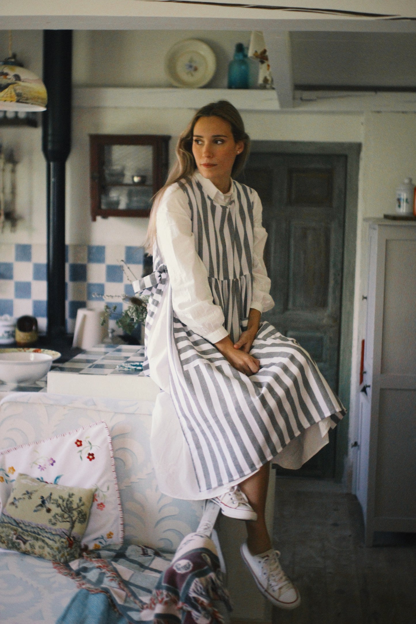 GRAY STRIPED LINEN APRON WITH BOW