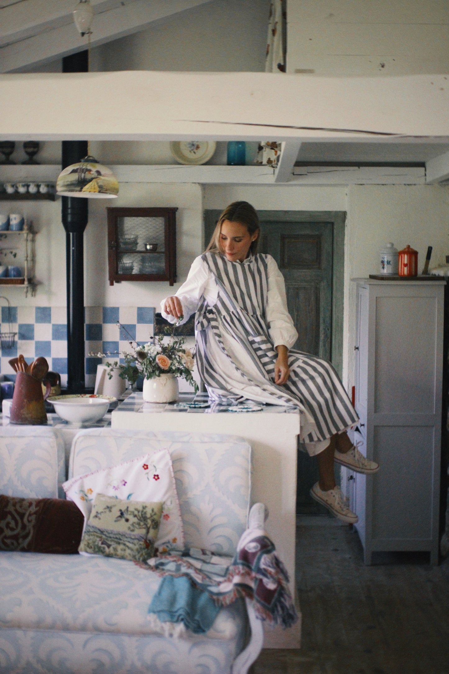 GRAY STRIPED LINEN APRON WITH BOW