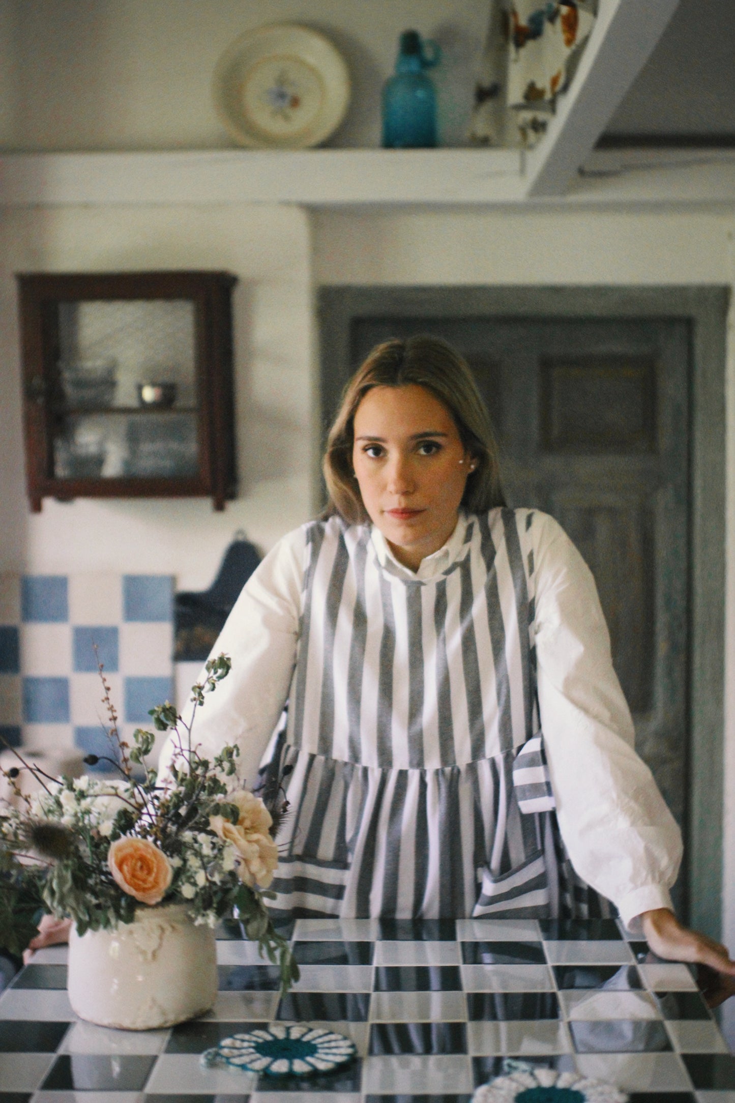 GRAY STRIPED LINEN APRON WITH BOW