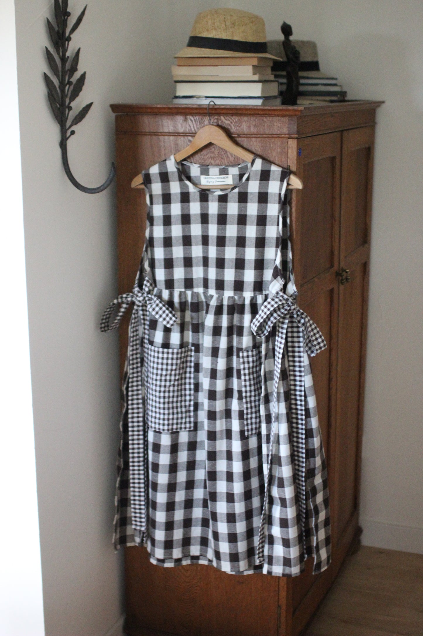 BROWN VICHY LINEN APRON WITH BOW