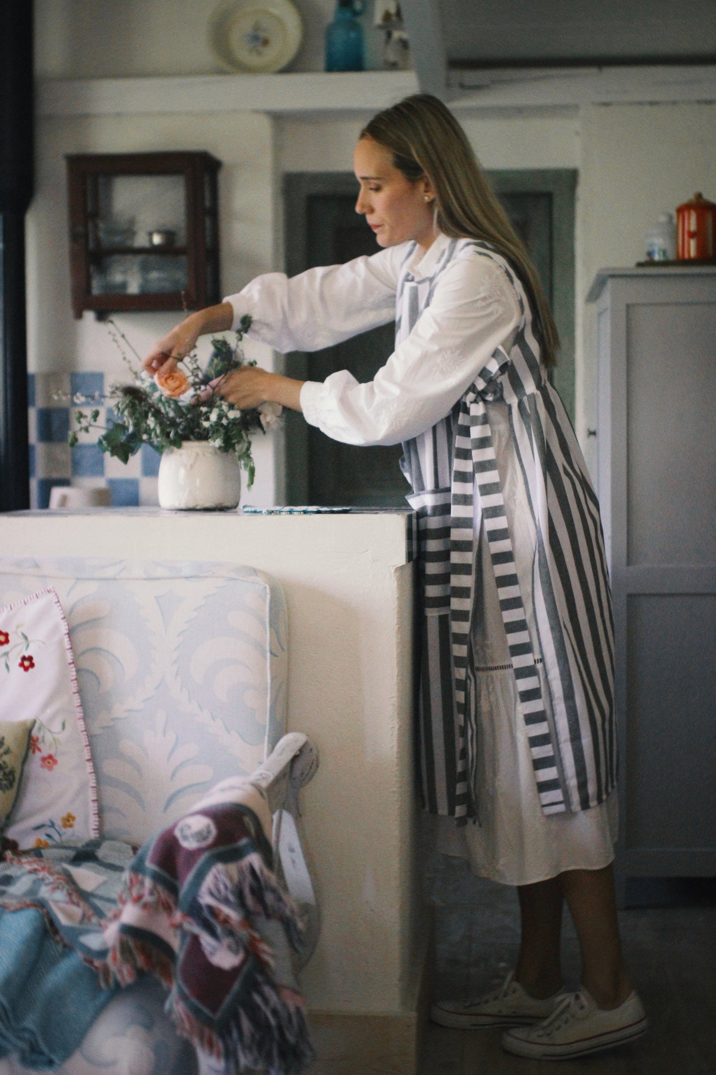 GRAY STRIPED LINEN APRON WITH BOW