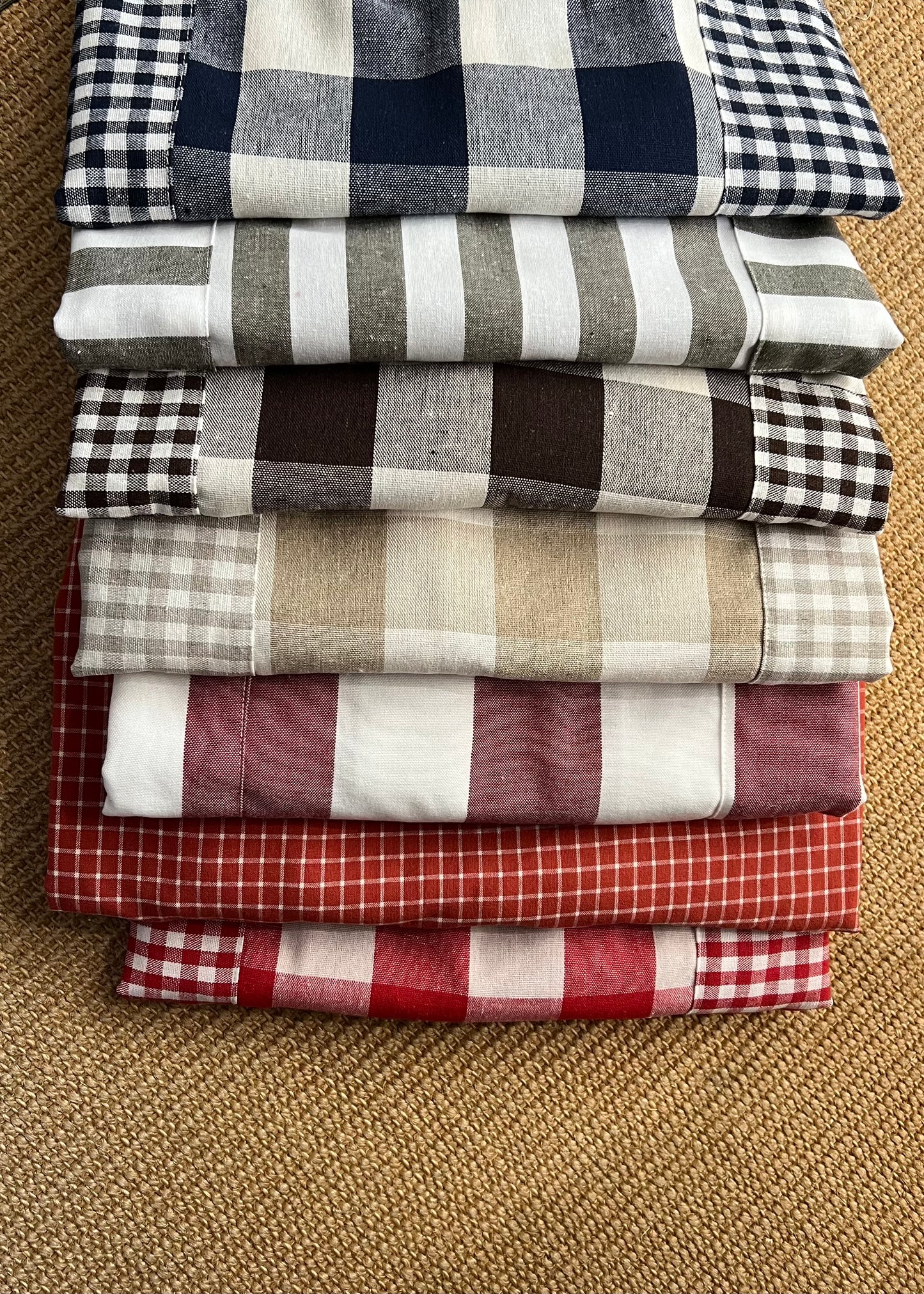 DELANTAL DE LINO RAYAS GUINDA CON LAZADA