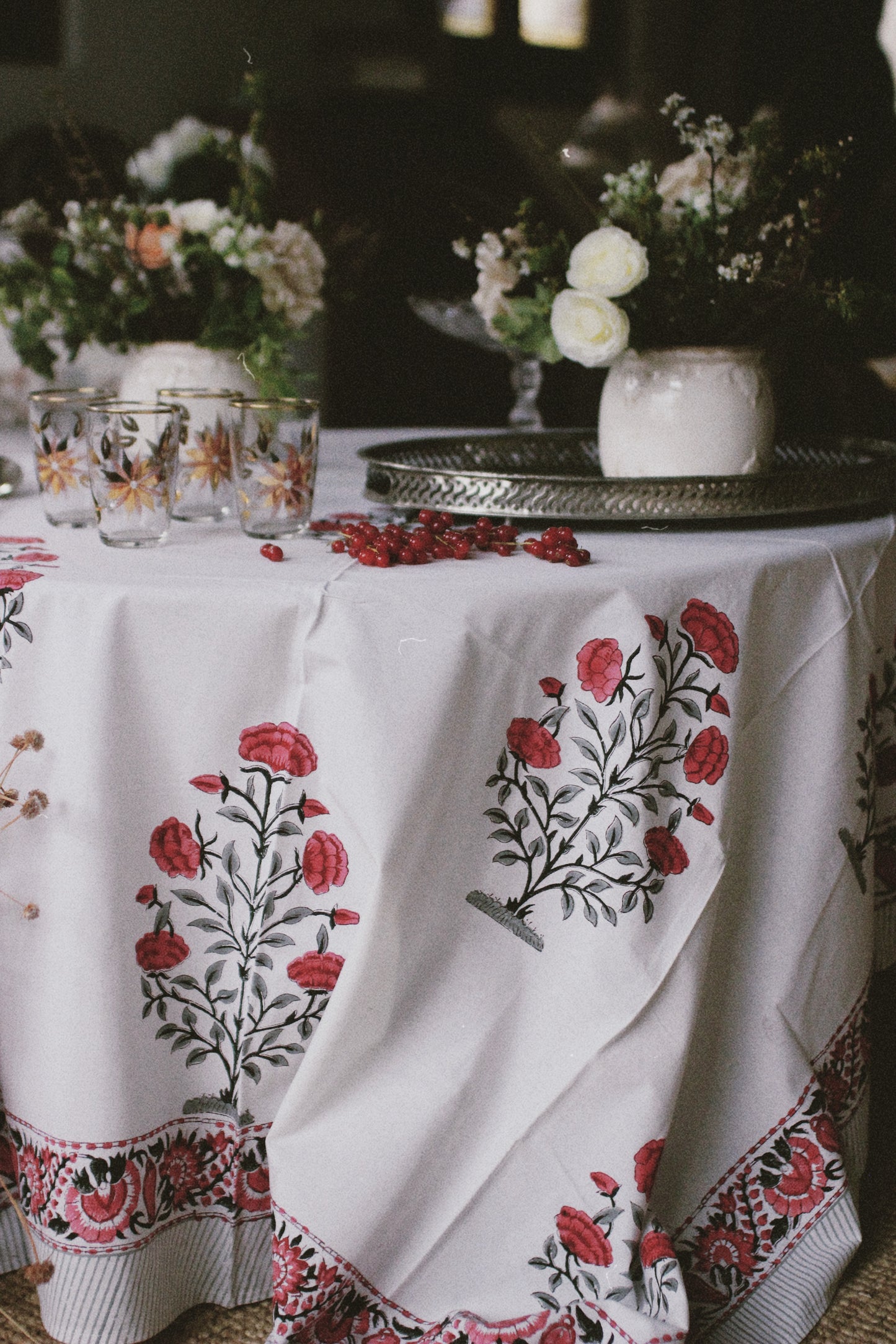 FLORAL TABLECLOTH BLOCK PRINT WHITE PINK
