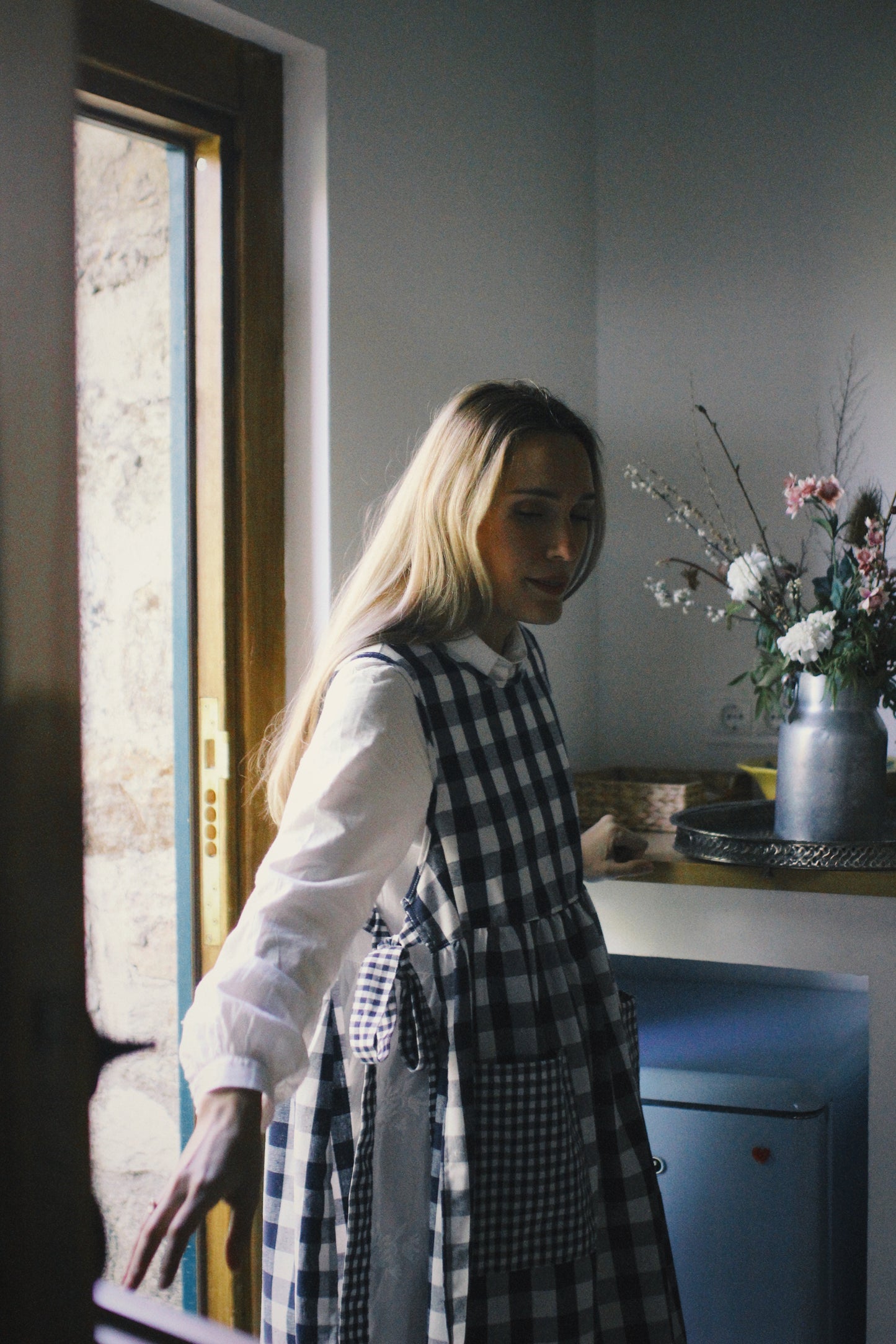 BLUE VICHY LINEN APRON WITH BOW