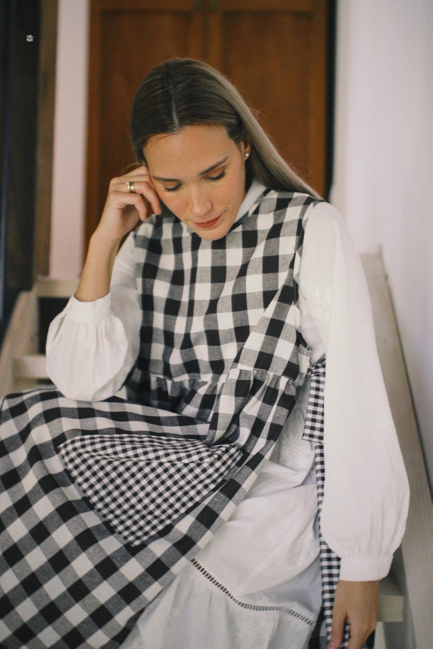 BROWN VICHY LINEN APRON WITH BOW