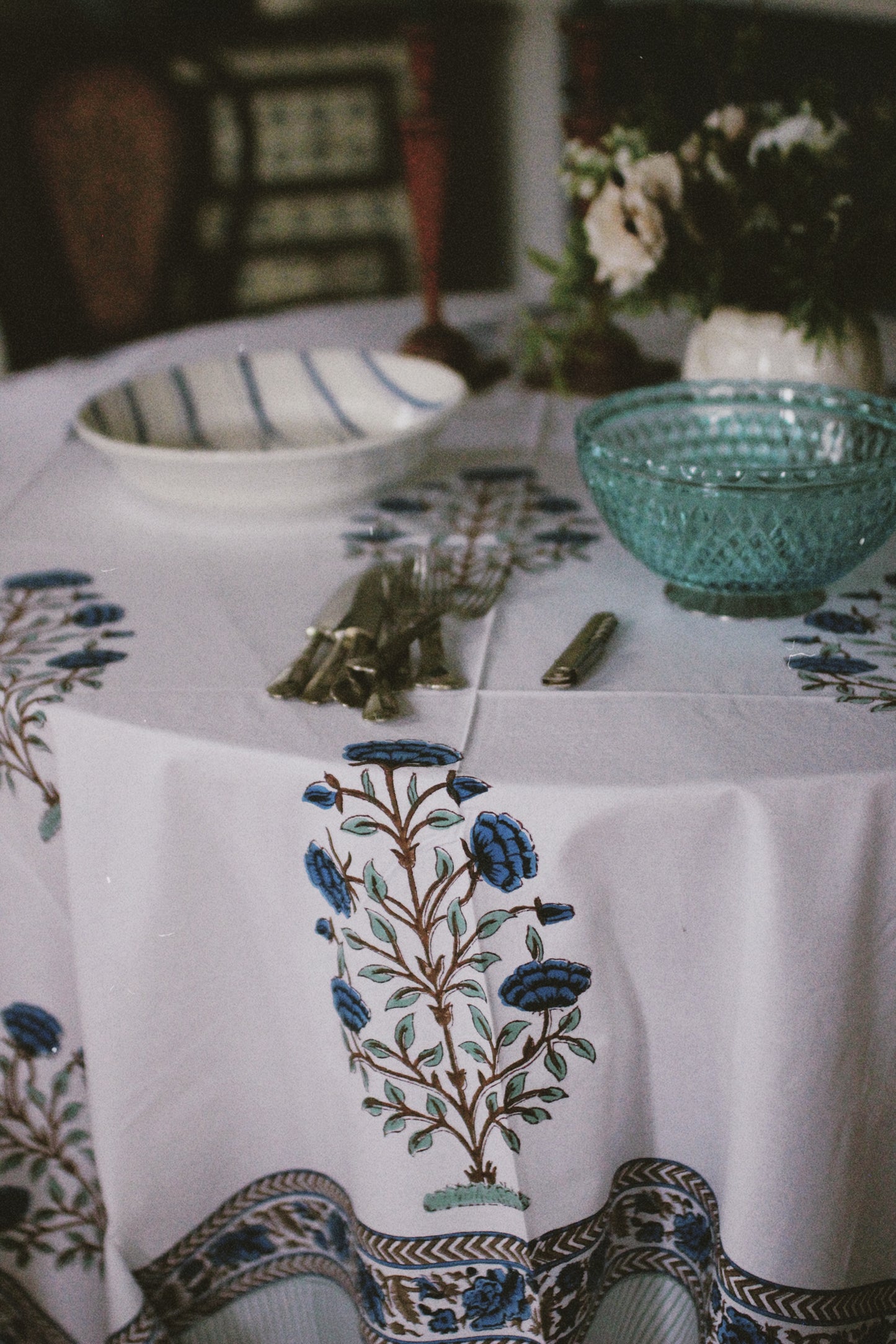 FLORAL TABLECLOTH BLOCK PRINT WHITE SKY BLUE