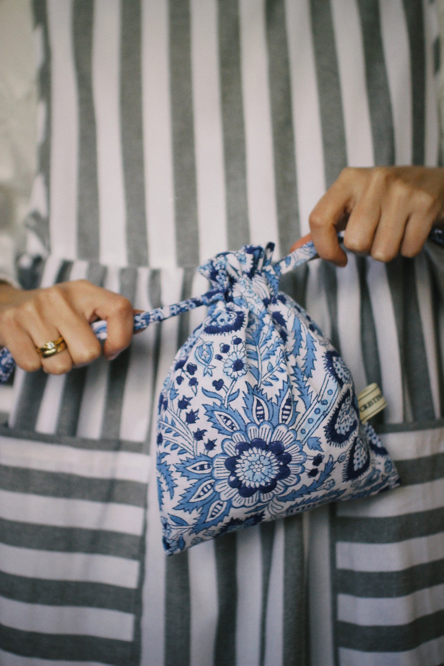 BLUE FLORAL SMALL BLOCK PRINT BAG