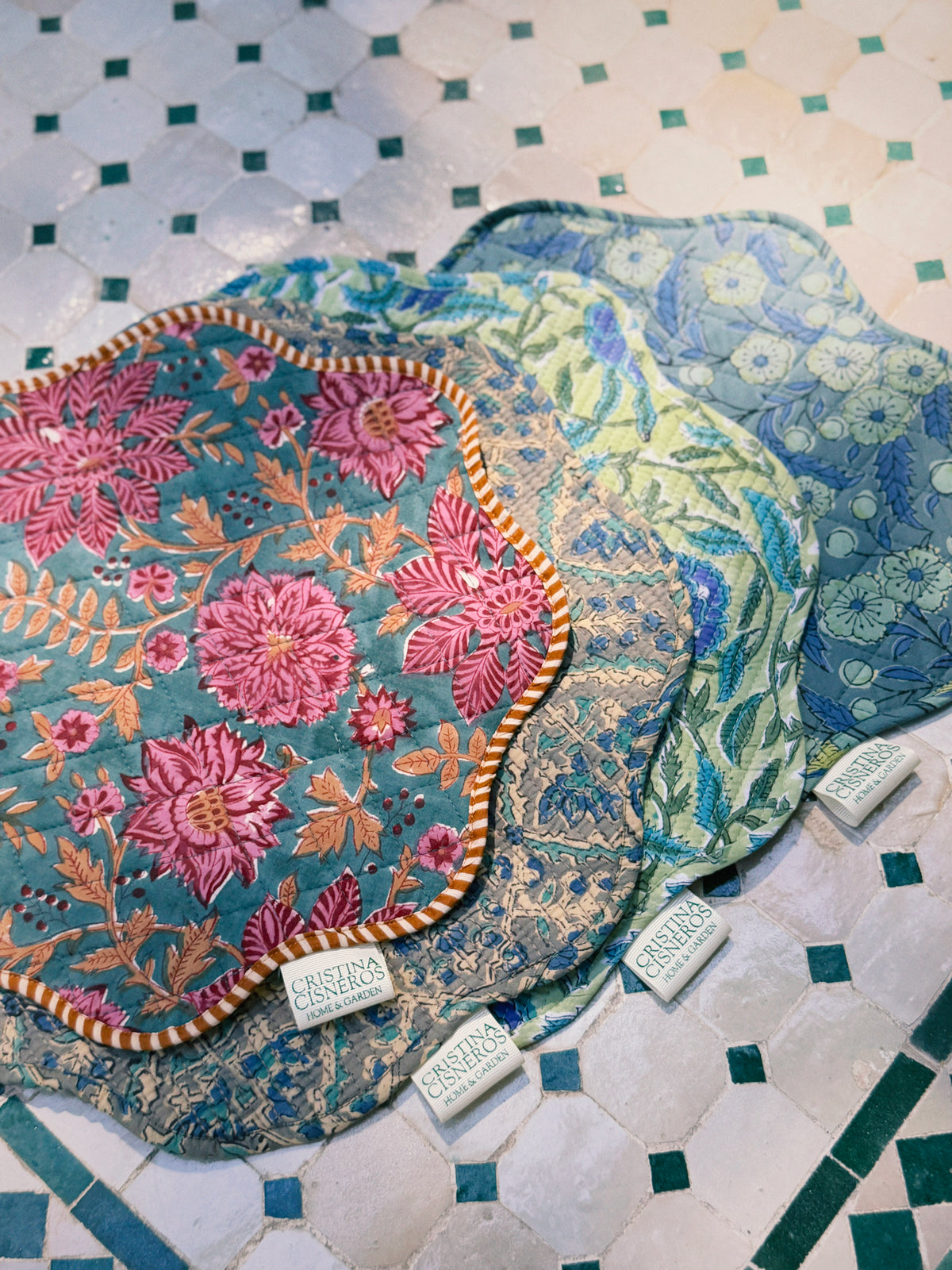 SET 2 MANTELES INDIVIDUALES ACOLCHADOS FLORAL COLOR VERDE