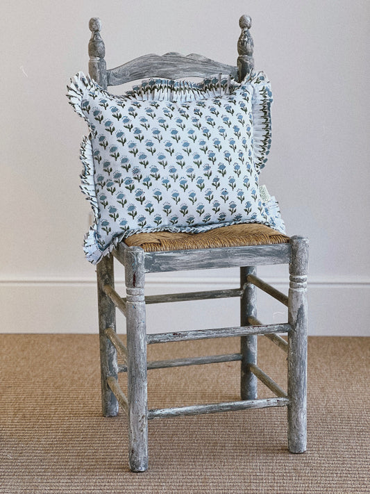 COJÍN VOLANTES BLOCK PRINT FLORAL AZUL VERDE