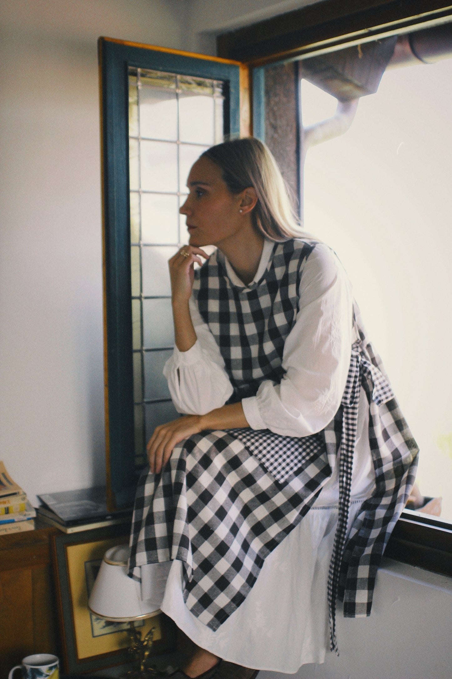 BROWN VICHY LINEN APRON WITH BOW