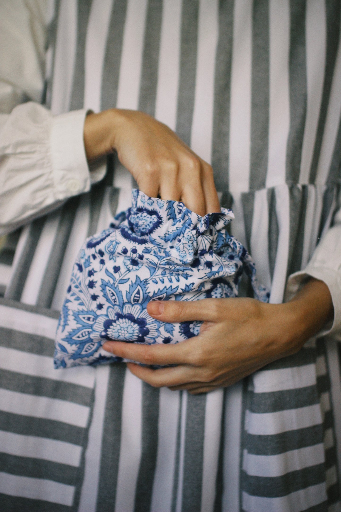 BLUE FLORAL SMALL BLOCK PRINT BAG