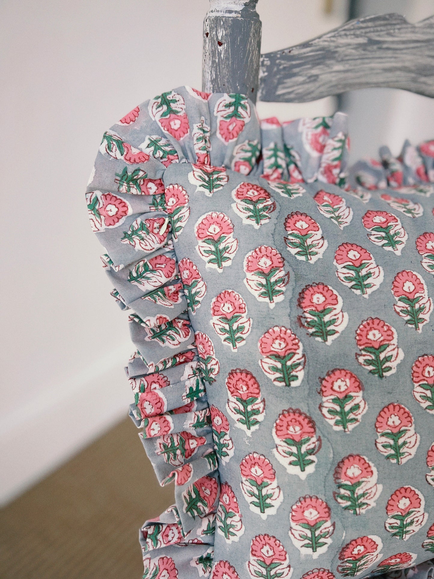 RUFFLE CUSHION BLOCK PRINT FLORAL GREY PINK