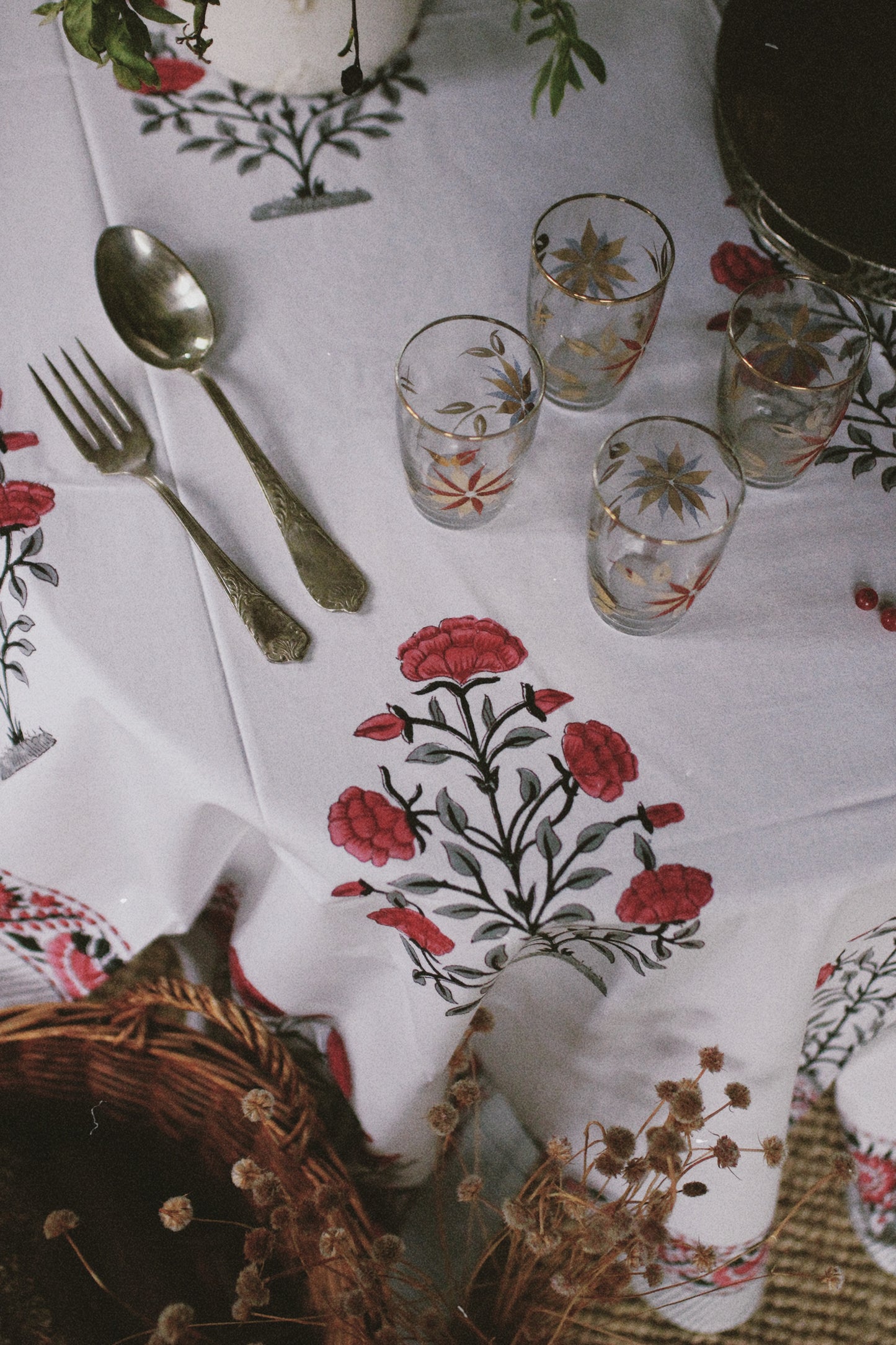 FLORAL TABLECLOTH BLOCK PRINT WHITE PINK