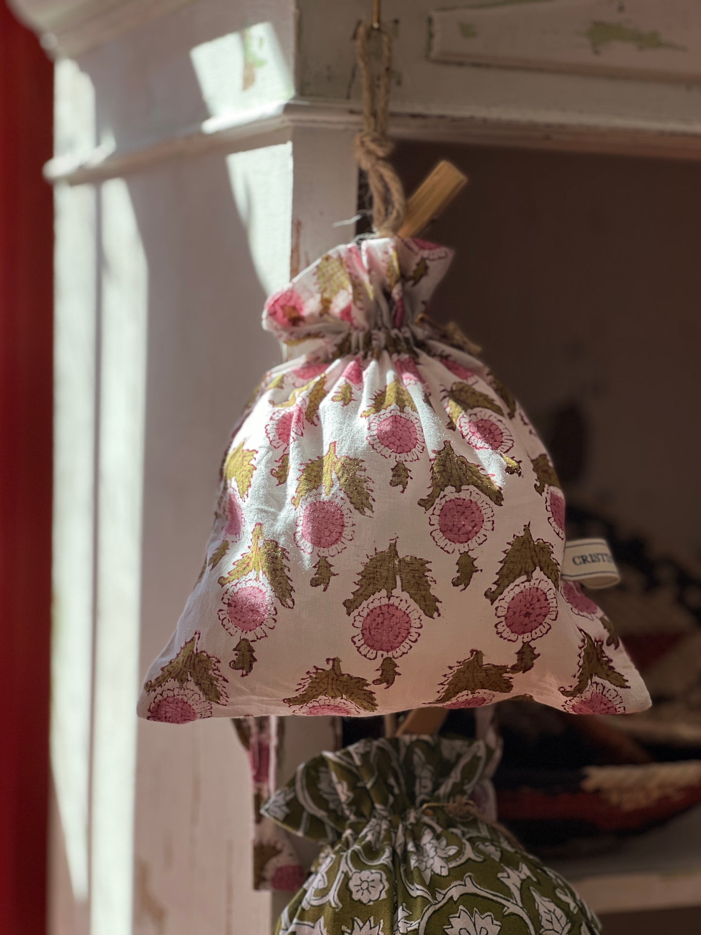 SAQUITO PEQUEÑO BLOCK PRINT FLORAL ROSA BLANCO