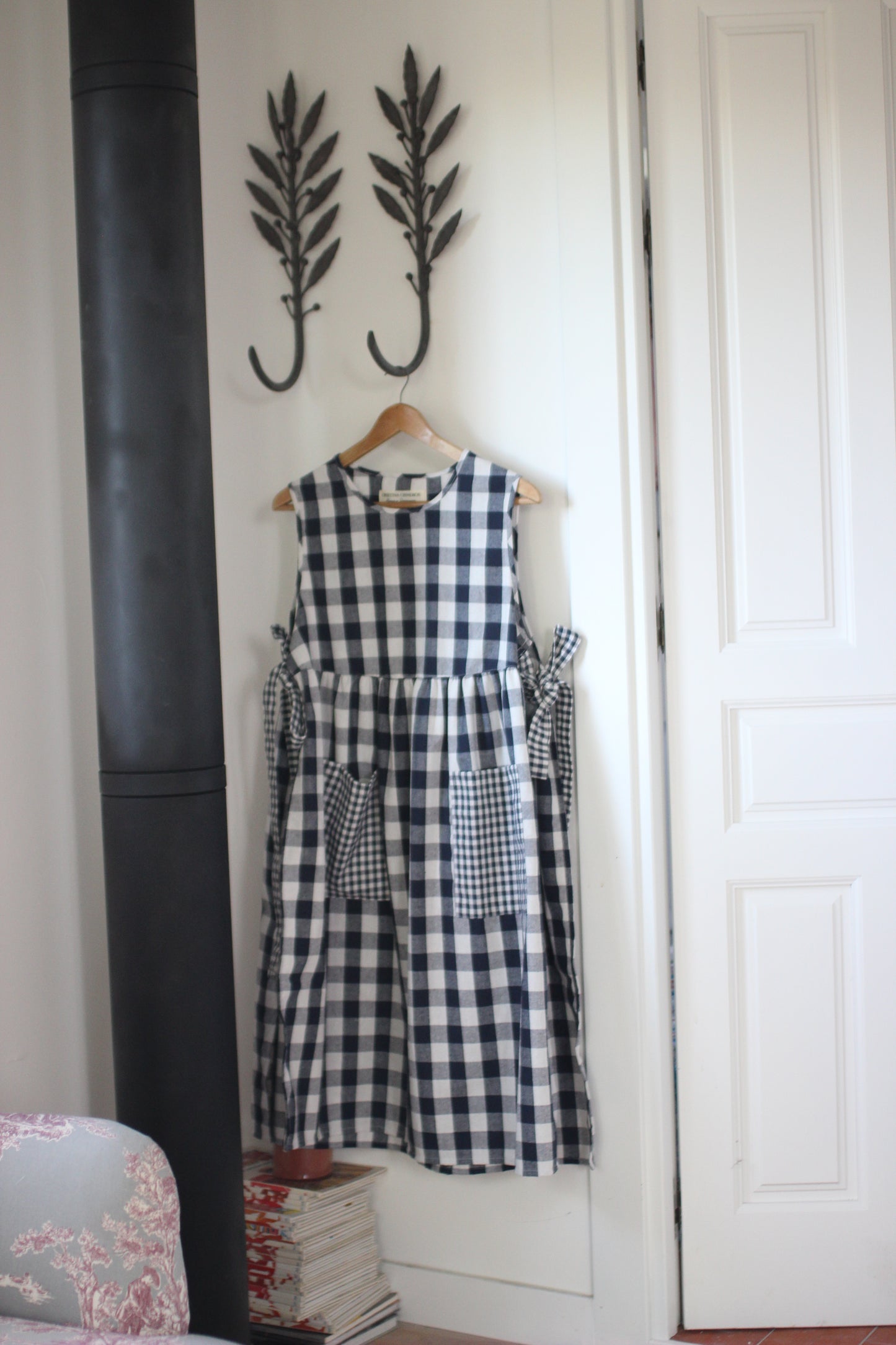 BLUE VICHY LINEN APRON WITH BOW