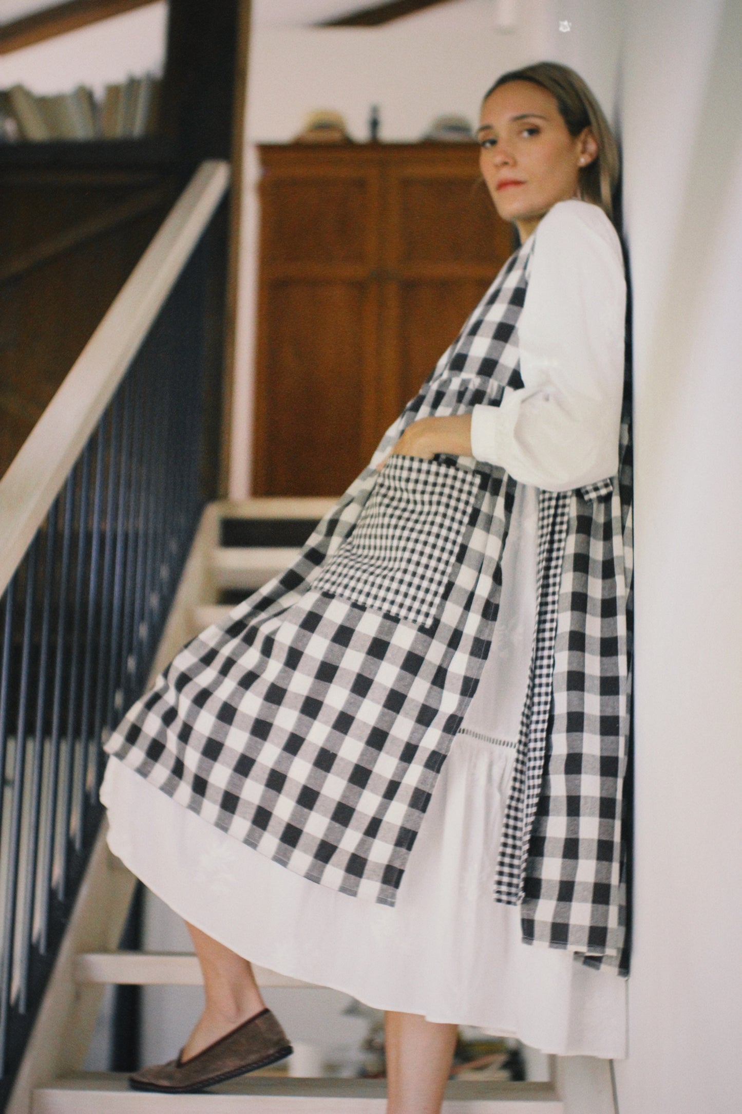 BROWN VICHY LINEN APRON WITH BOW