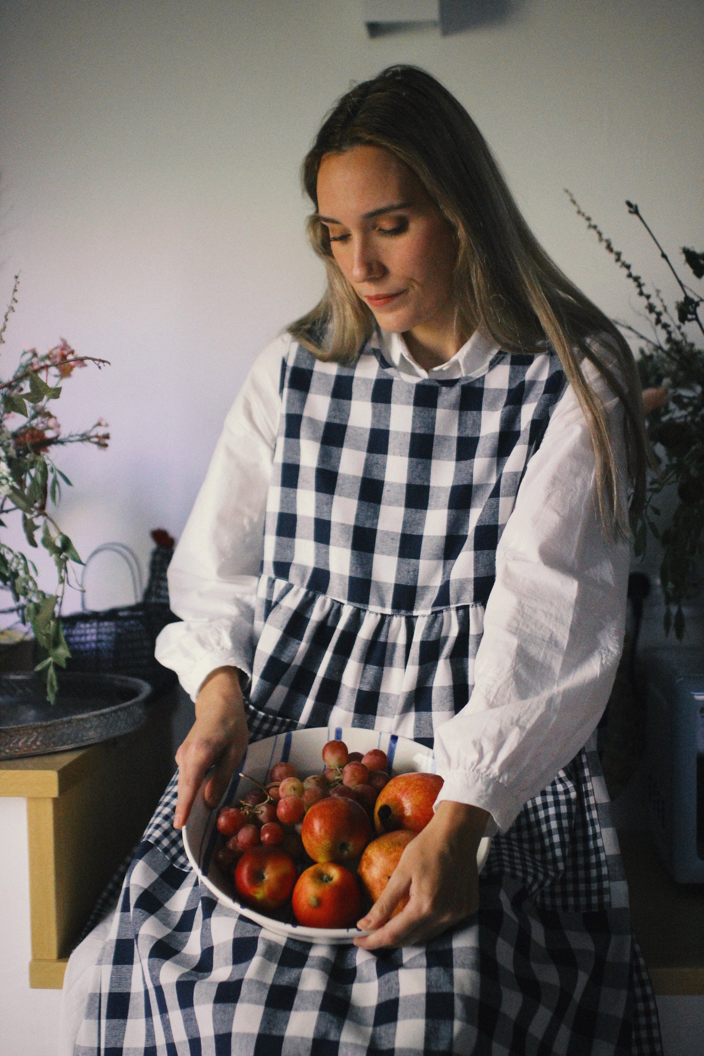 BLUE VICHY LINEN APRON WITH BOW