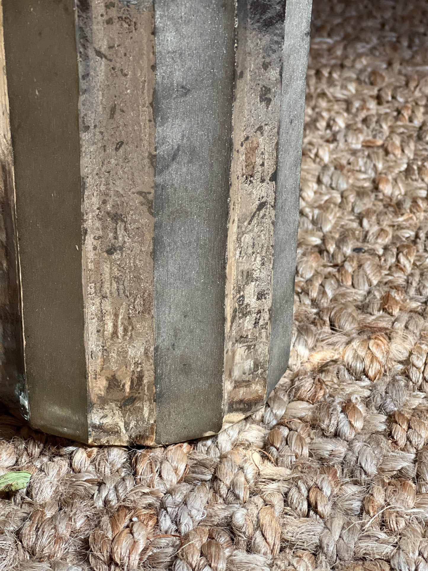 CRYSTAL VASE WITH GOLD WHITE STRIPES