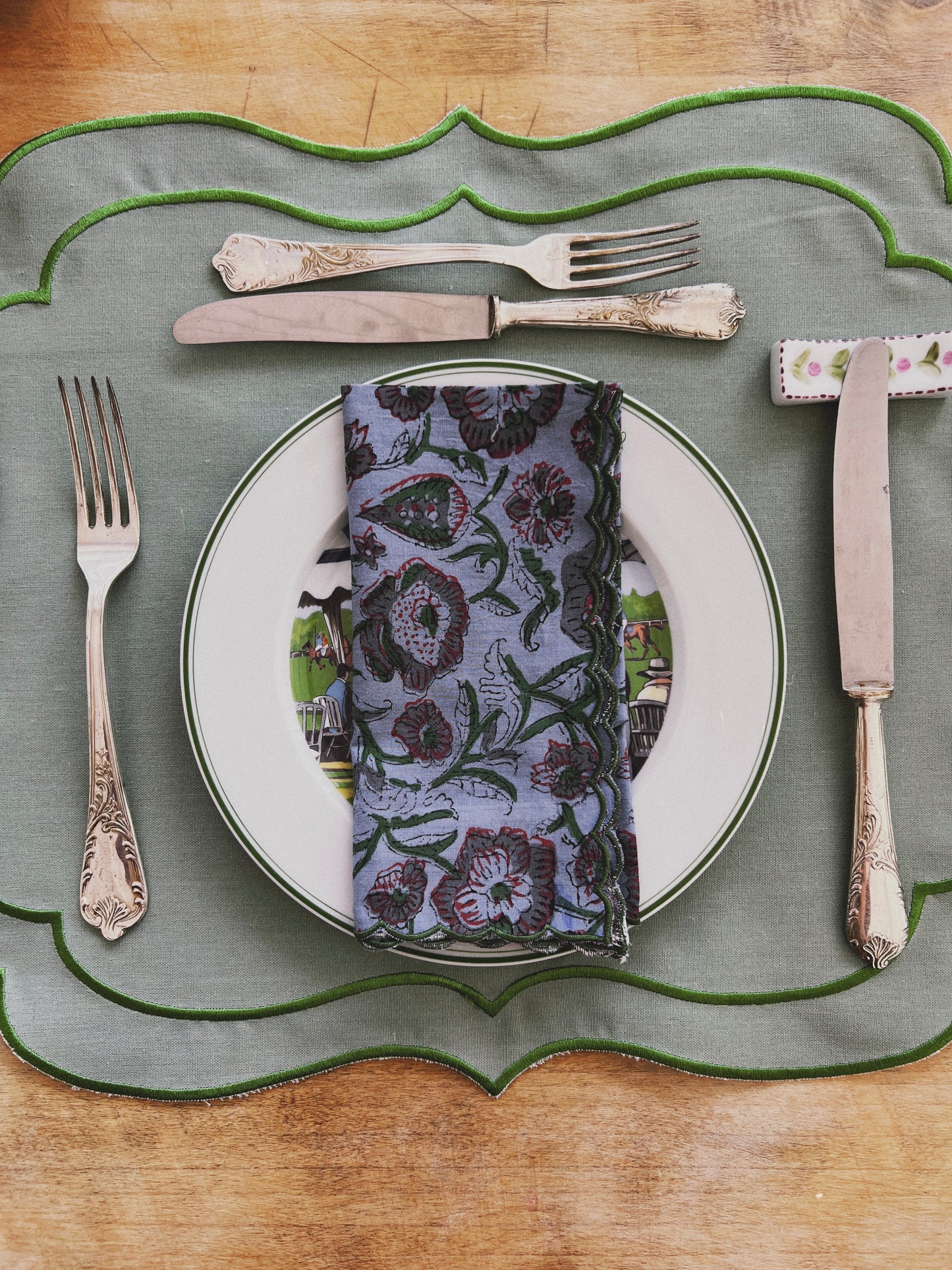 SET OF 2 PLAIN PLAIN TABLEMATS WITH SCALLOP, SAGE GREEN