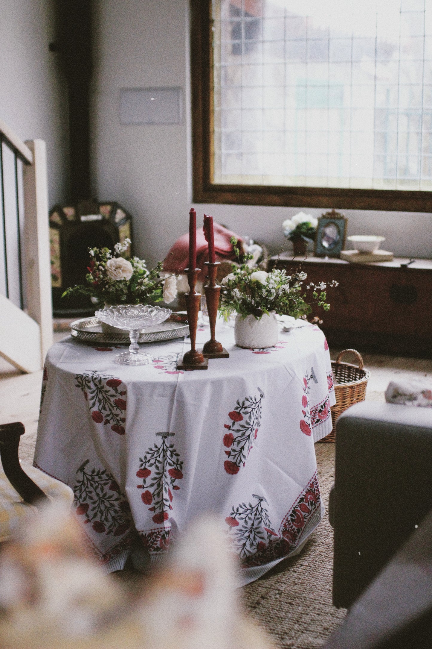 FLORAL TABLECLOTH BLOCK PRINT WHITE PINK