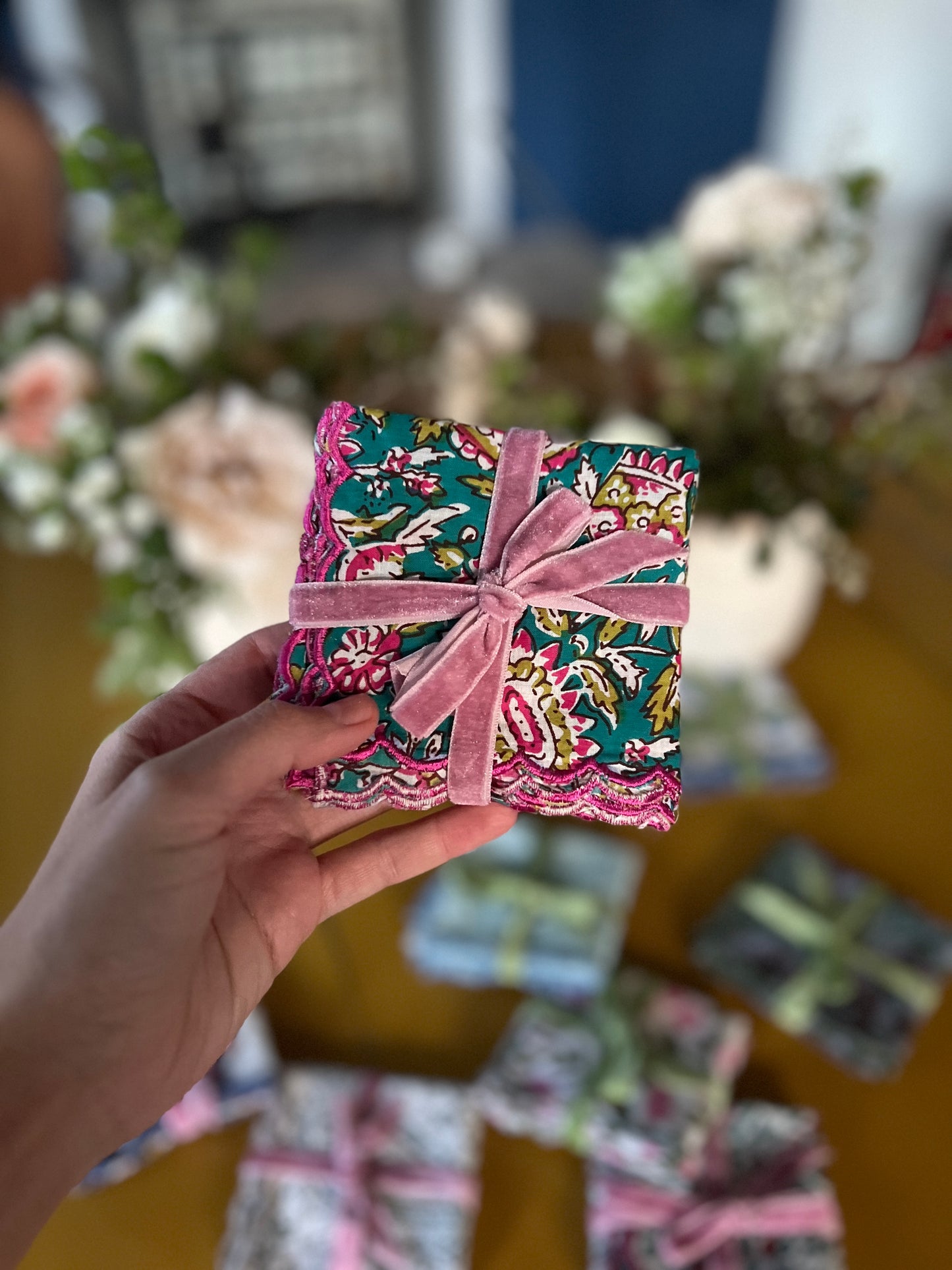 SET OF 2 BLOCK PRINT COTTON NAPKINS WITH AQUAMARINE WAVE SCALLOP