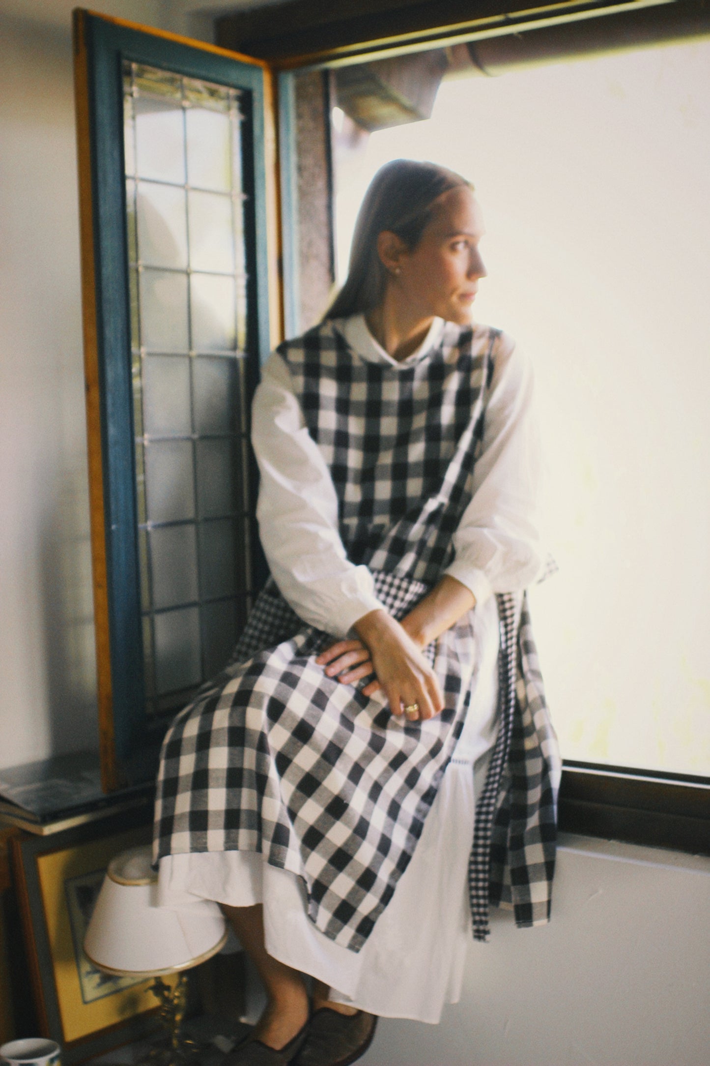 BROWN VICHY LINEN APRON WITH BOW