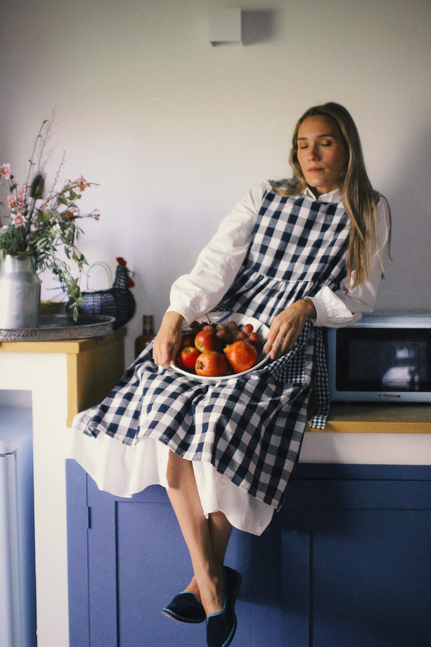 BLUE VICHY LINEN APRON WITH BOW