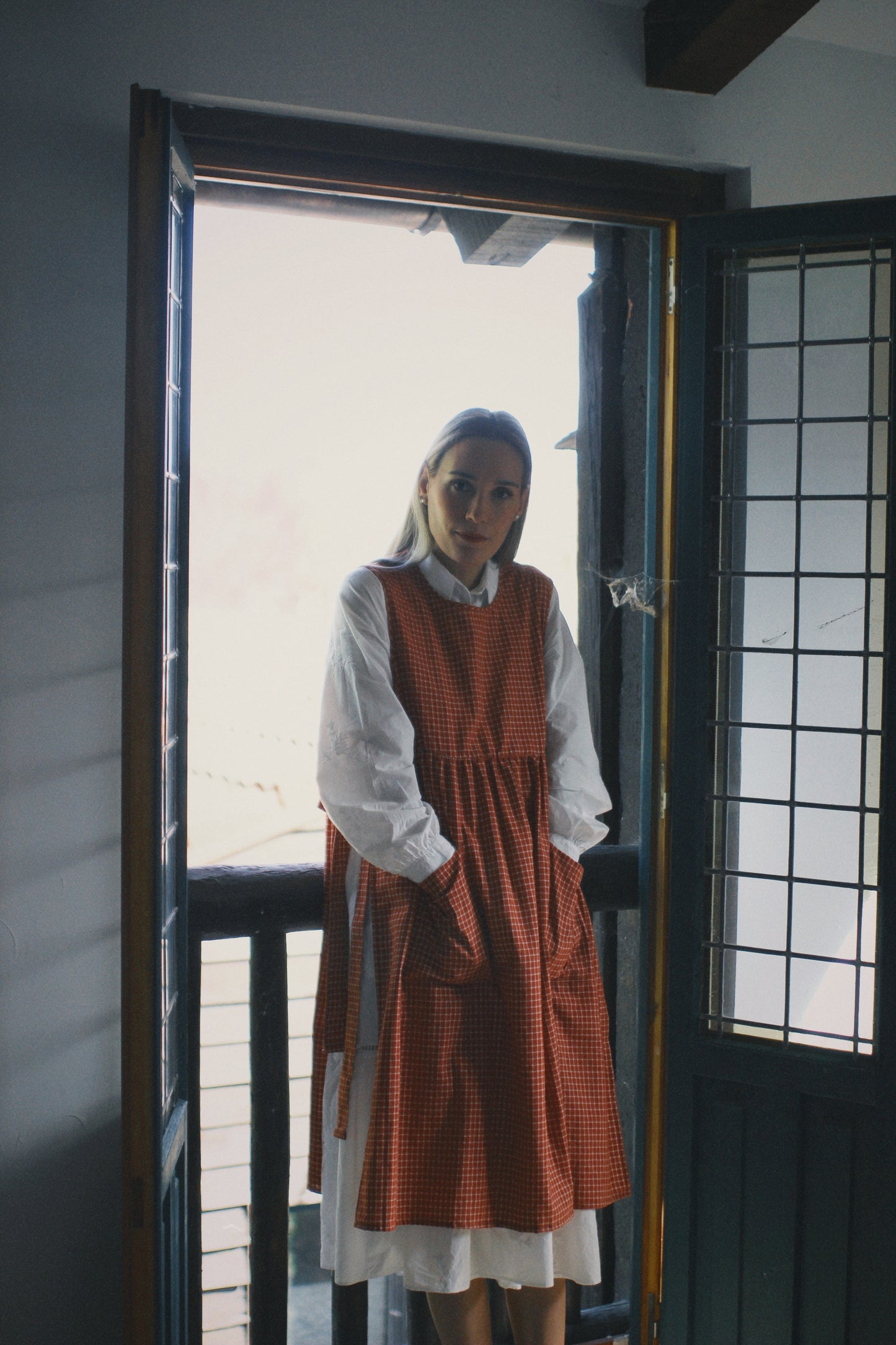 RED CHECKED COTTON APRON WITH BOW