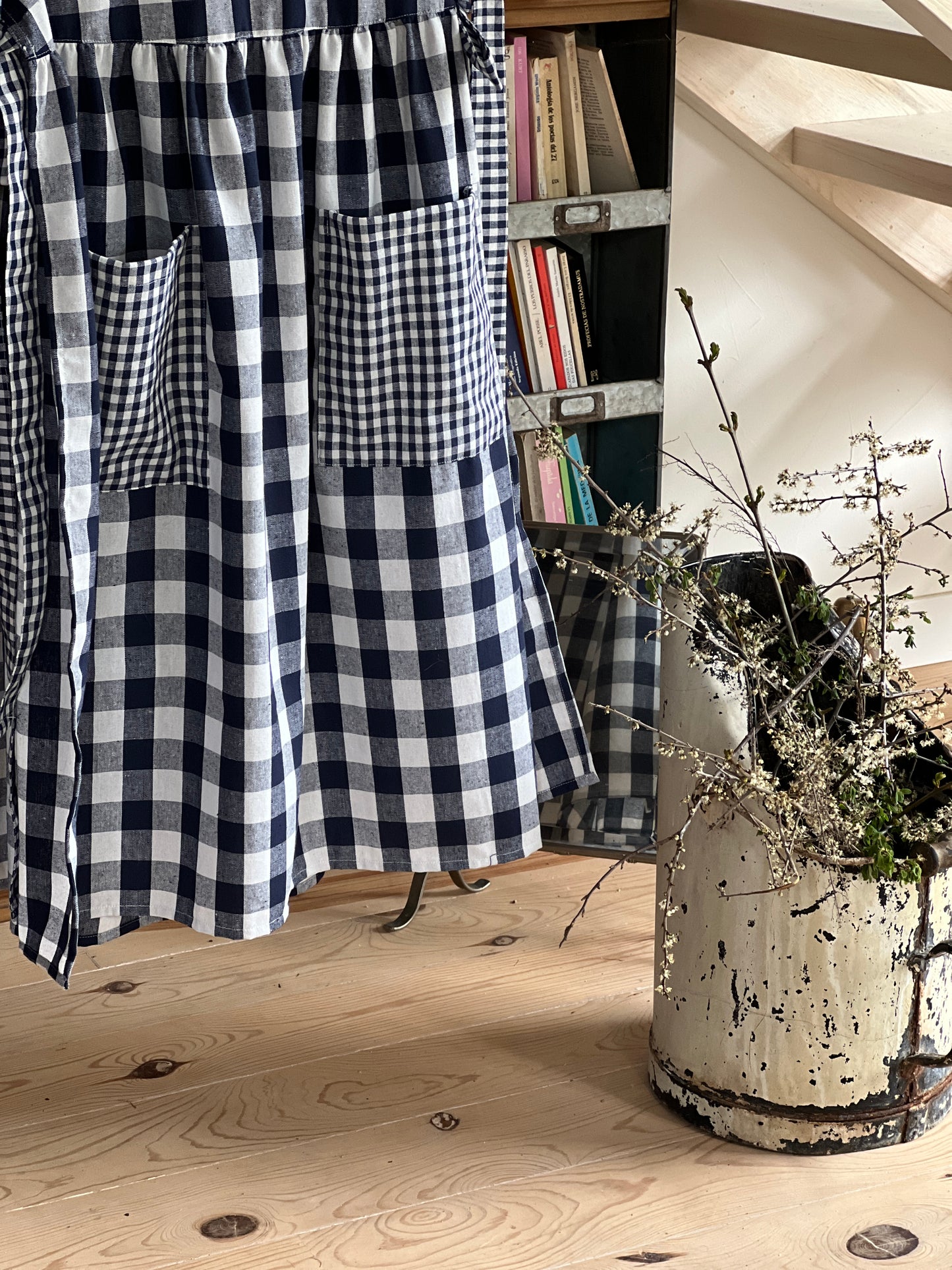 BLUE VICHY LINEN APRON WITH BOW