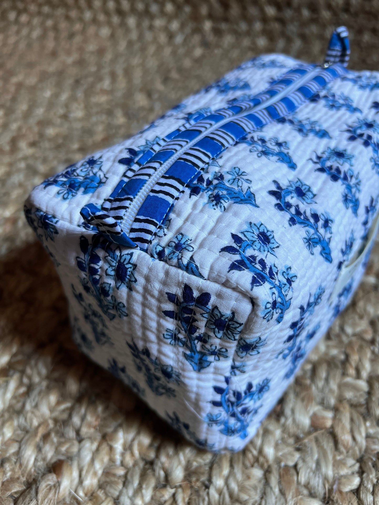 NEEDLE BAG BLOCK PRINT FLORAL COLOR WHITE BLUE