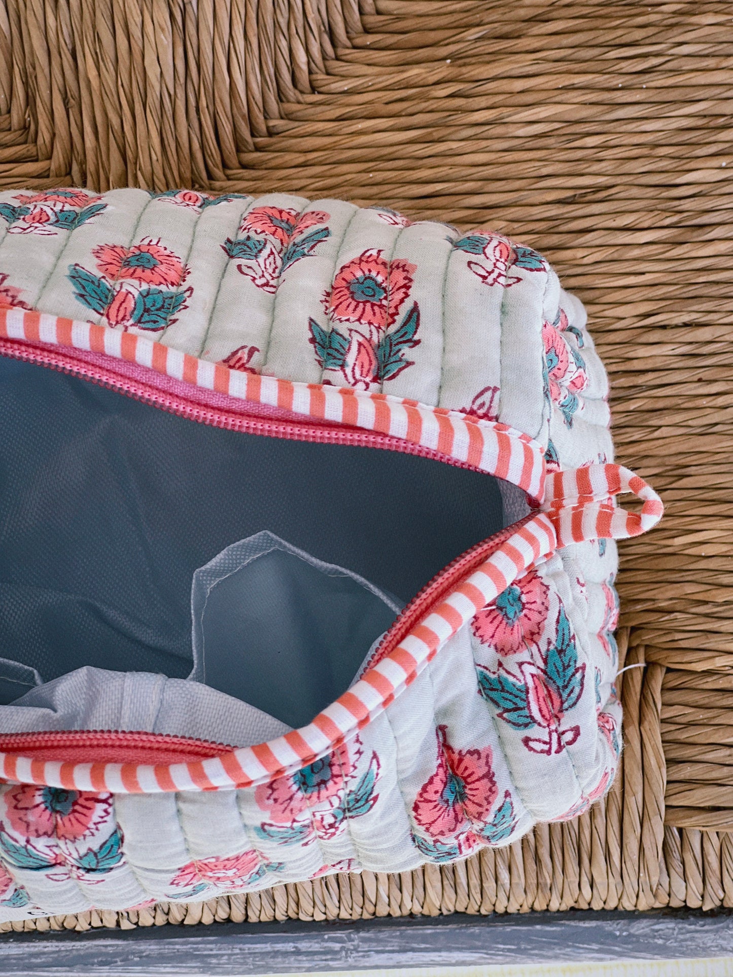 GREEN FLORAL BLOCK PRINT TOILETRY BAG