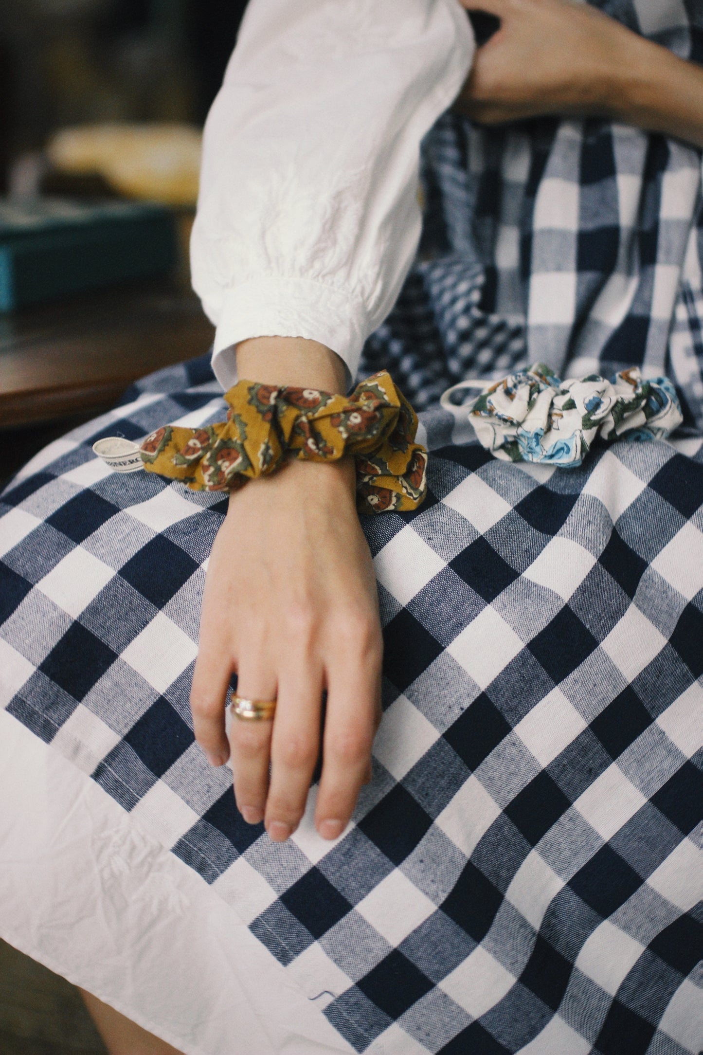 BLUE VICHY LINEN APRON WITH BOW