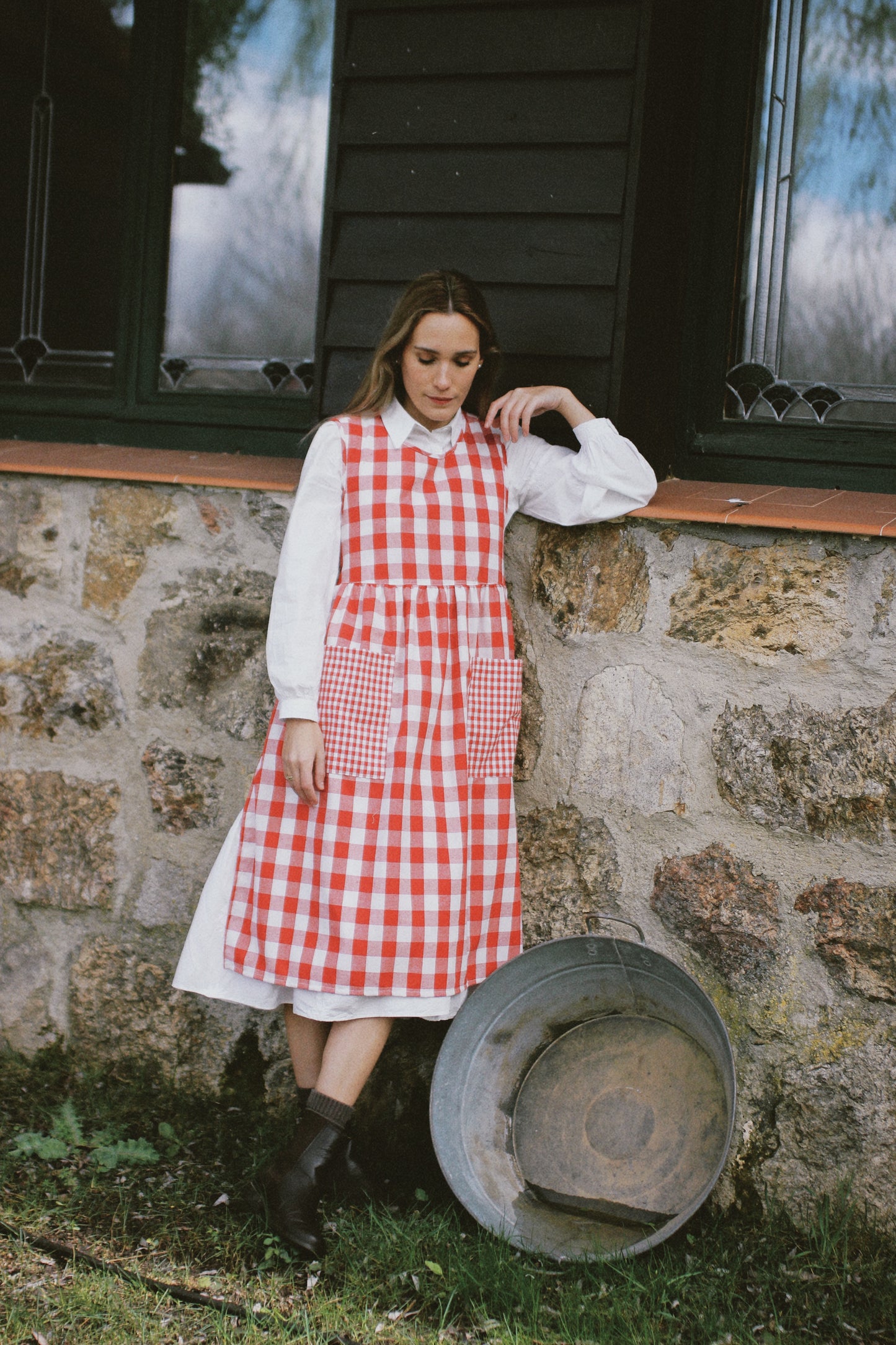 RED VICHY LINEN APRON WITH BOW