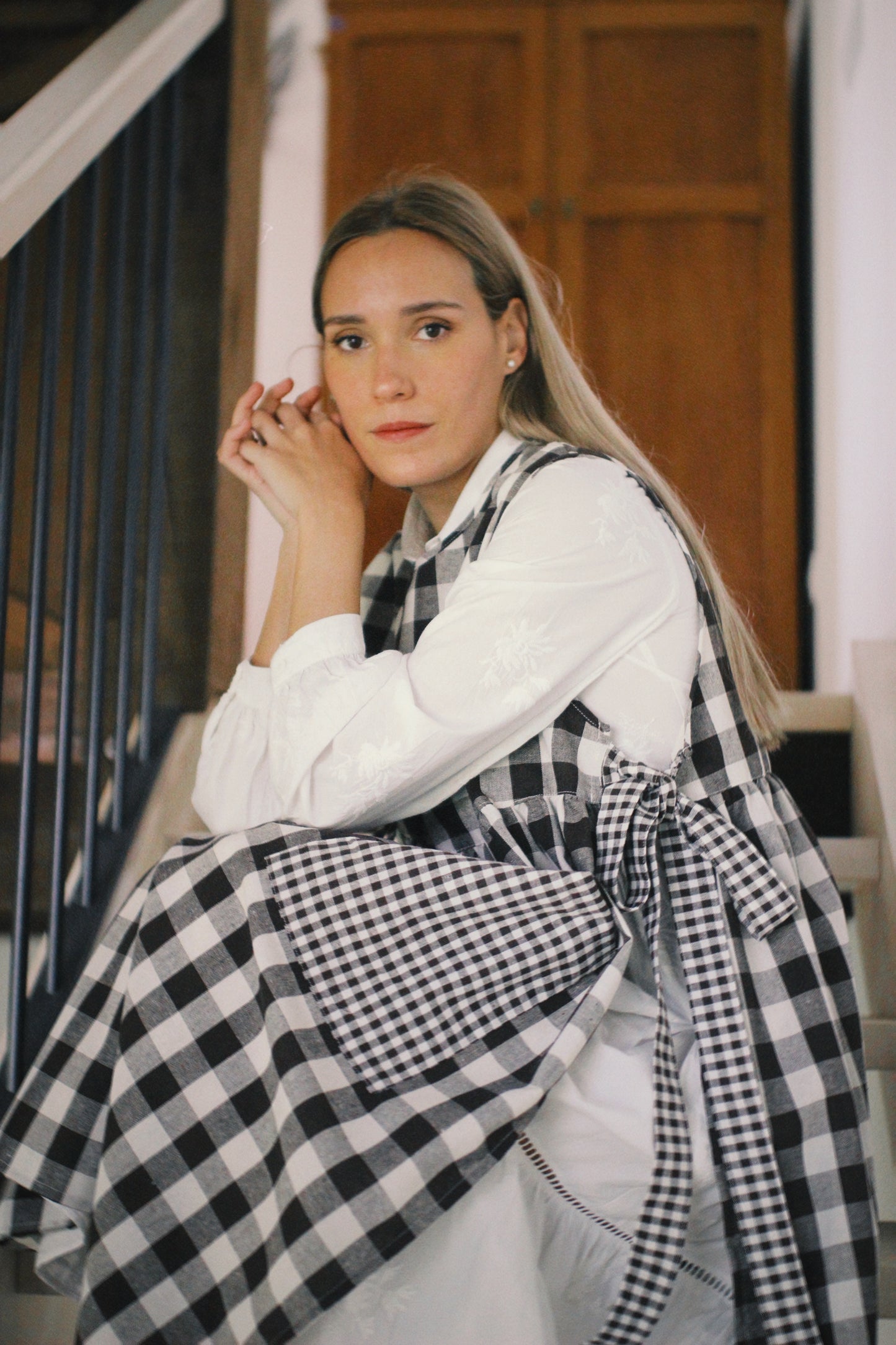 BROWN VICHY LINEN APRON WITH BOW