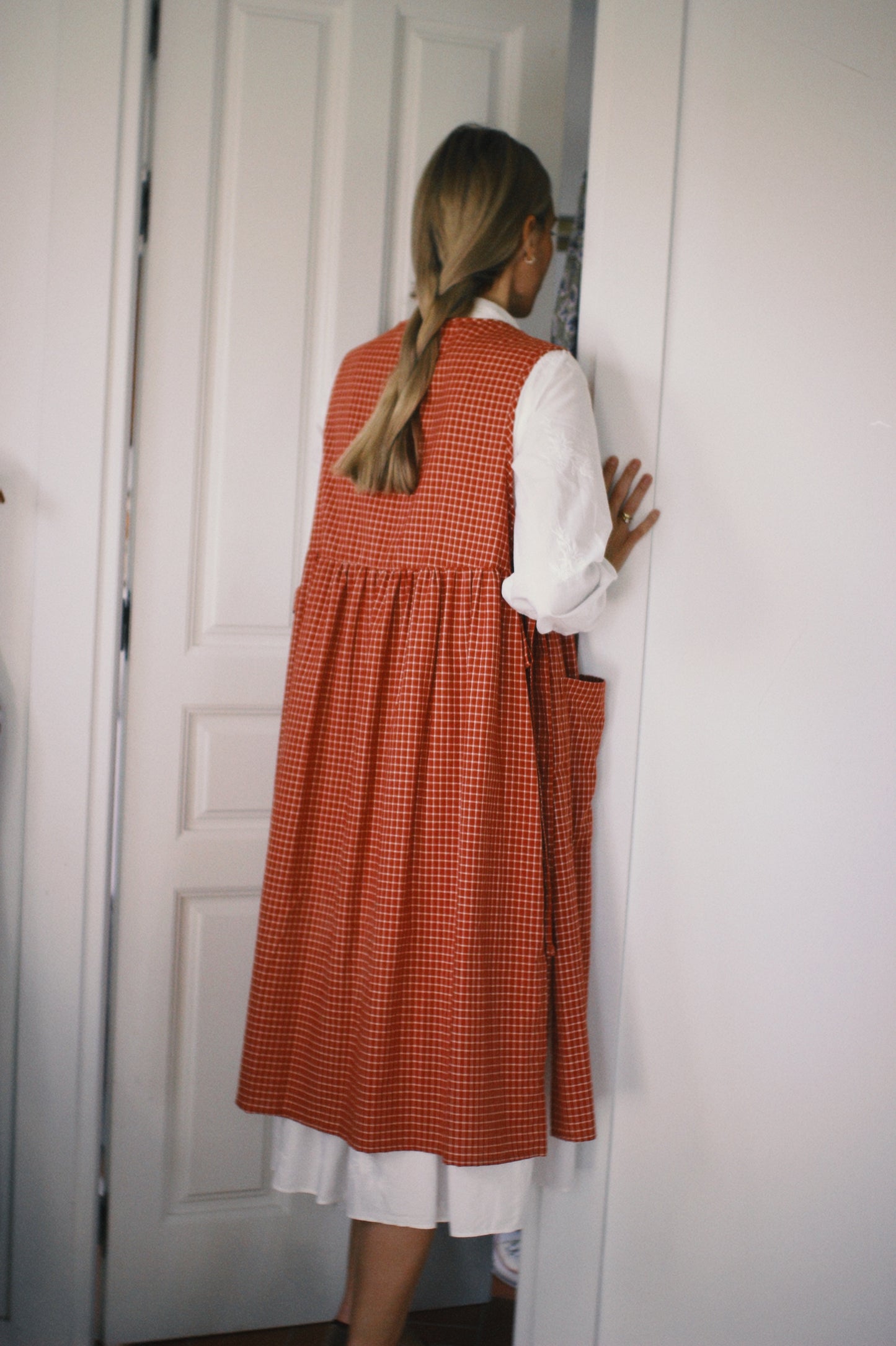 RED CHECKED COTTON APRON WITH BOW