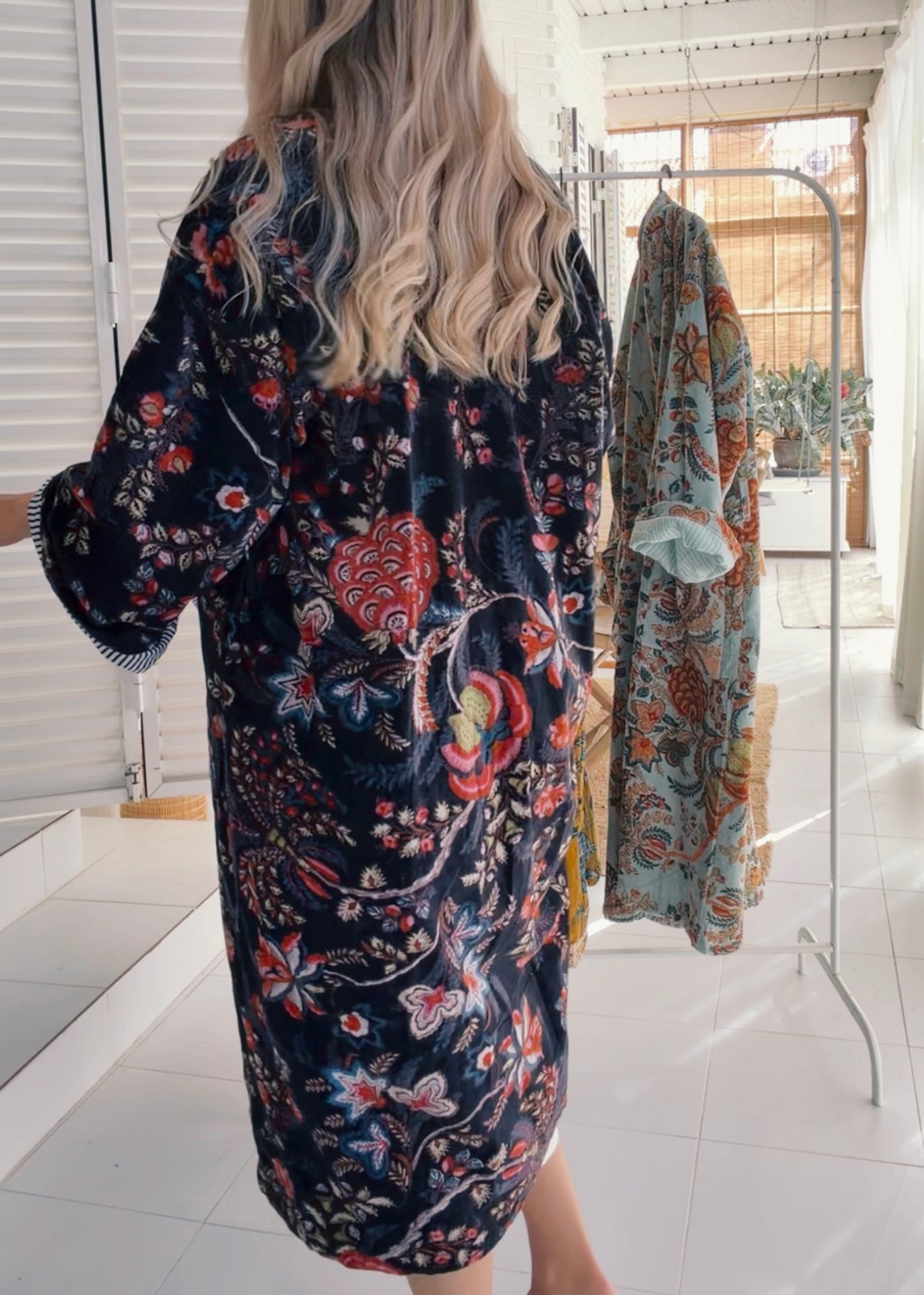 KIMONO EN TERCIOPELO NEGRO