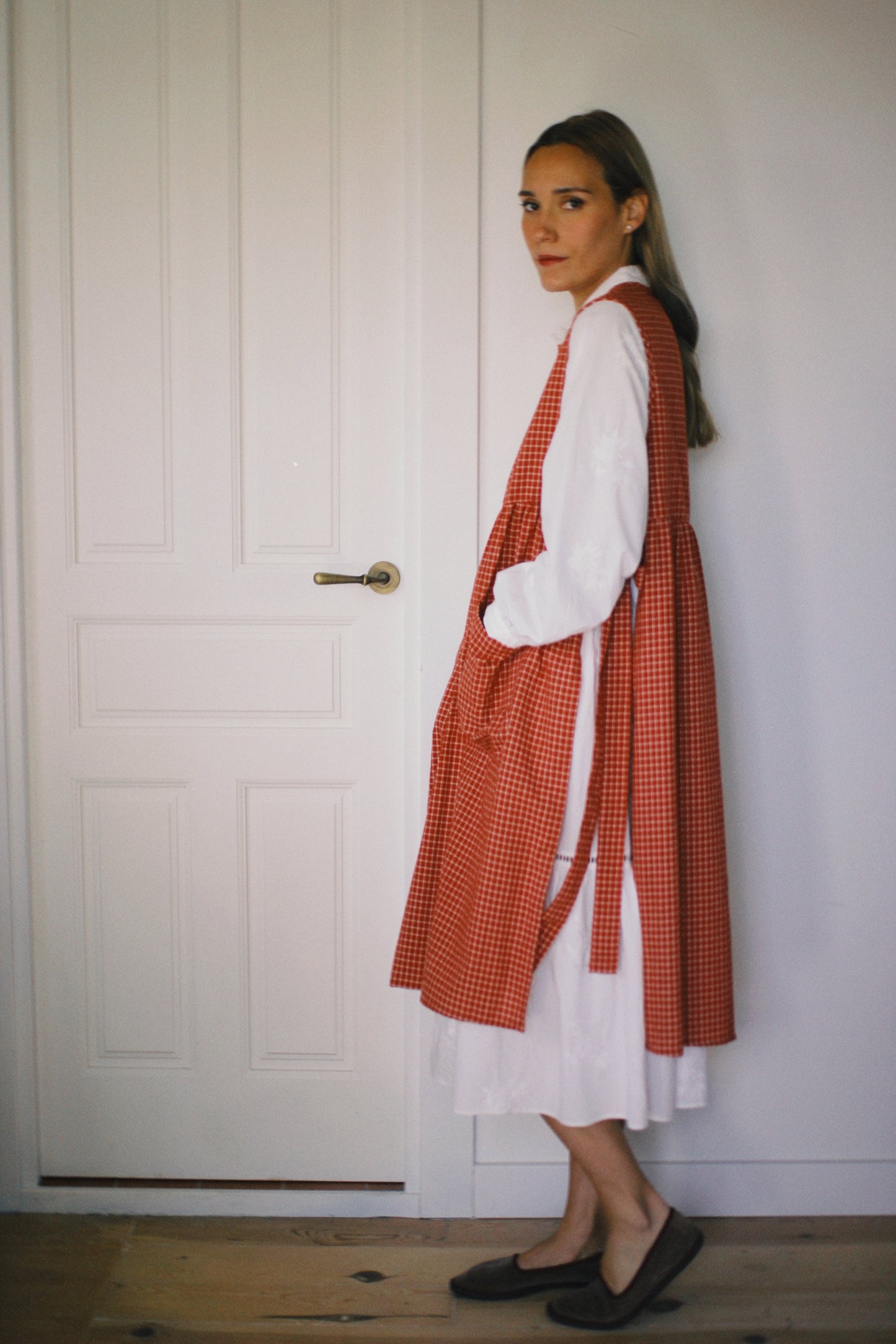 RED CHECKED COTTON APRON WITH BOW