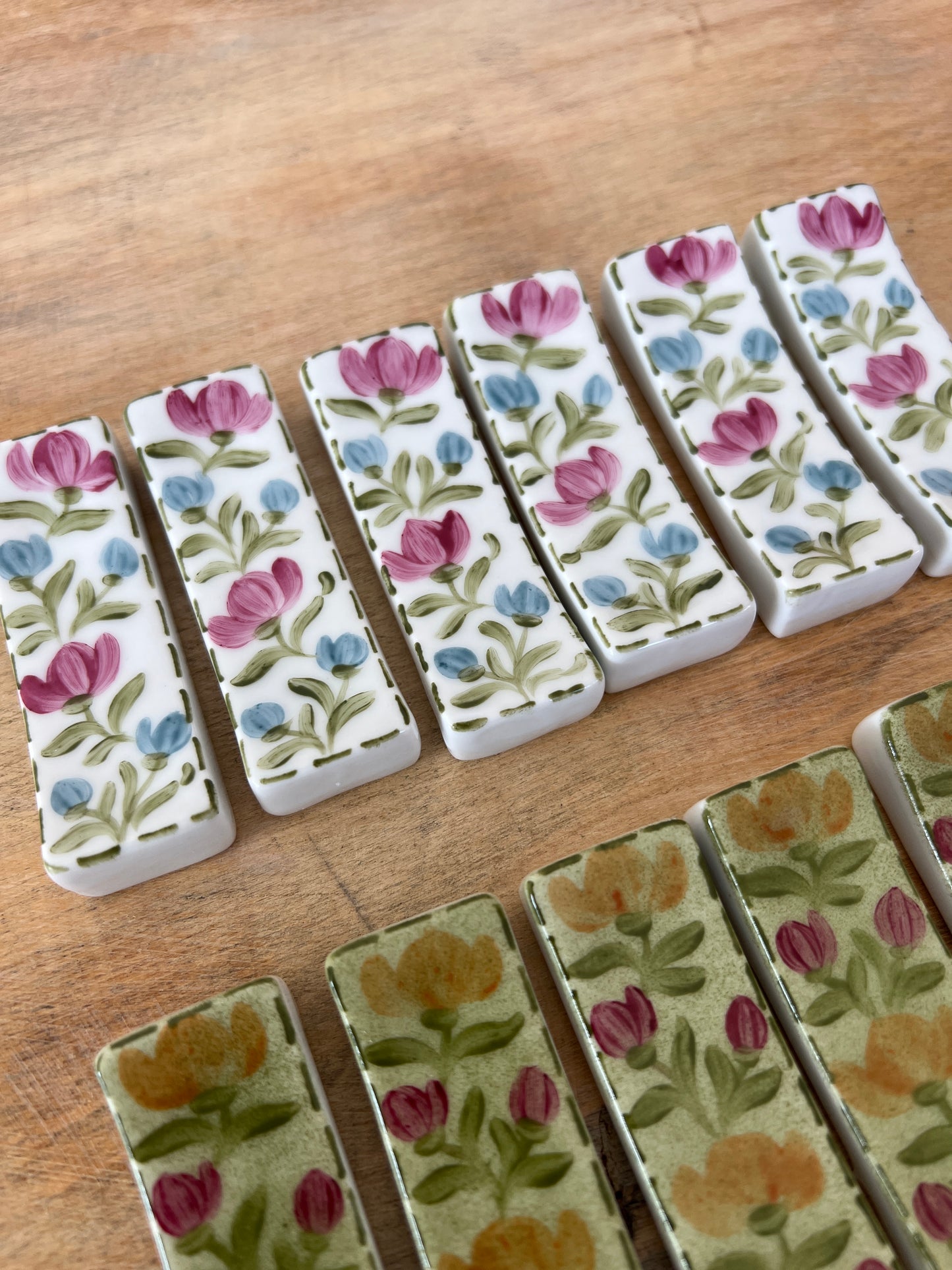 HAND PAINTED PORCELAIN CUTLERY REST