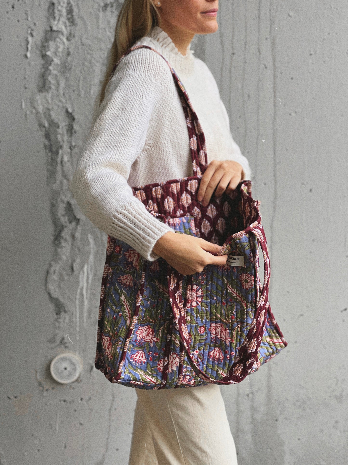 BOLSO BLOCK PRINT FLORAL GRIS ROJO