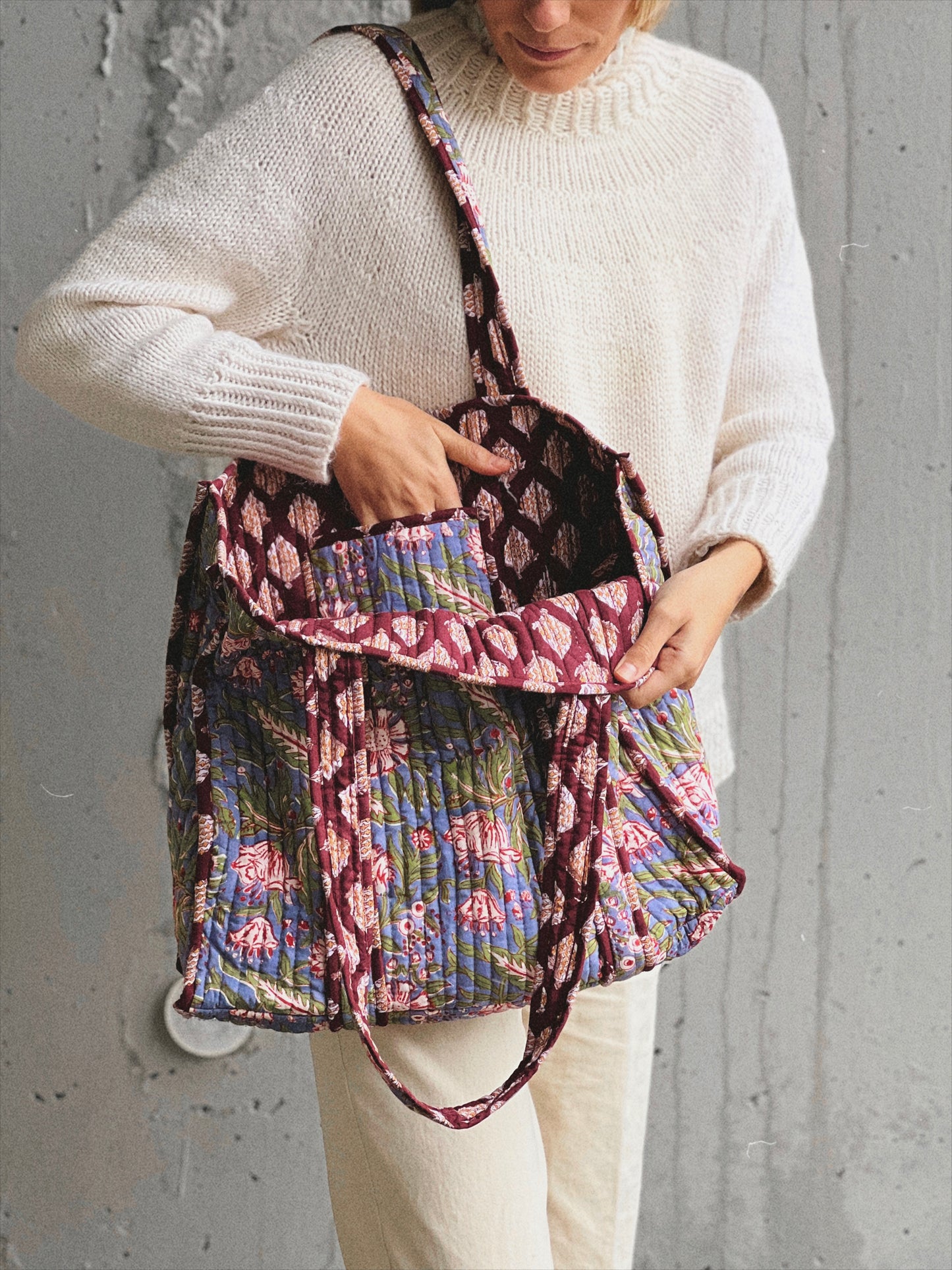 BOLSO BLOCK PRINT FLORAL GRIS ROJO